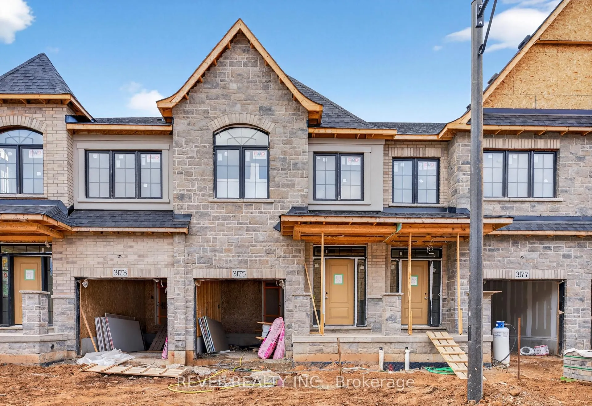 Photo 1 of Unit 2, 600 Maplehill Drive, Burlington, Roseland — HOMEH
