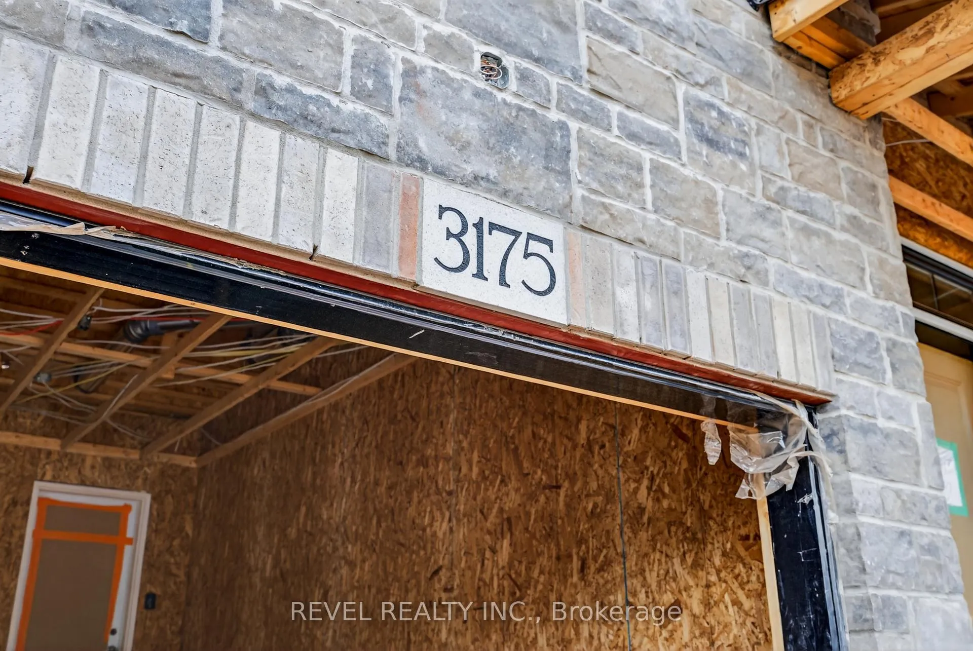 Photo 4 of Unit 2, 600 Maplehill Drive, Burlington, Roseland — HOMEH