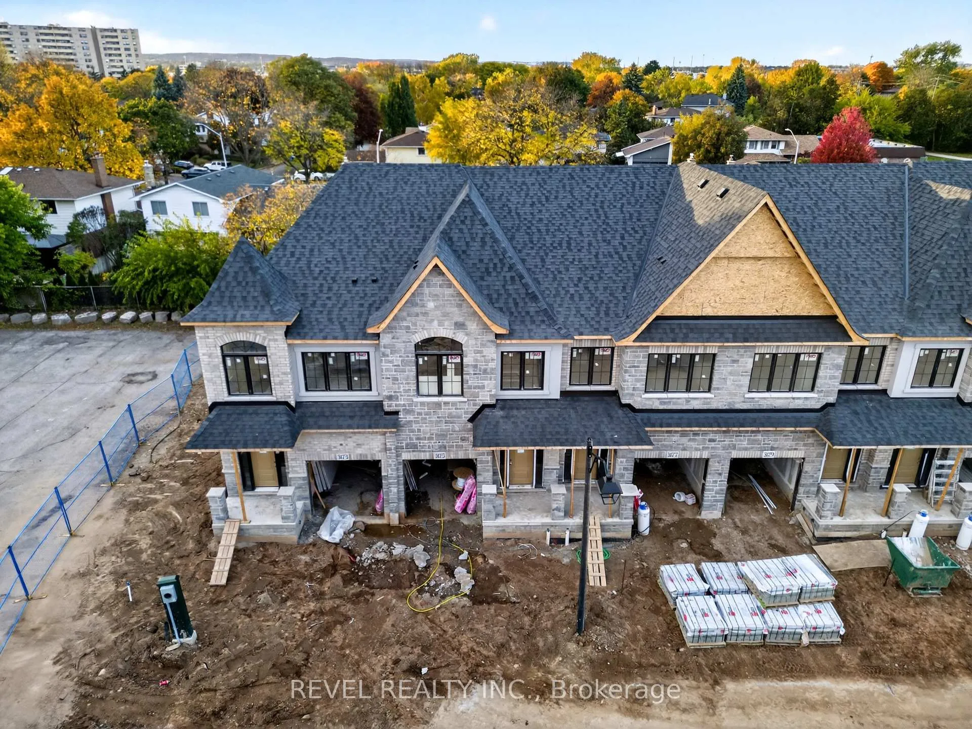 Photo 6 of Unit 2, 600 Maplehill Drive, Burlington, Roseland — HOMEH