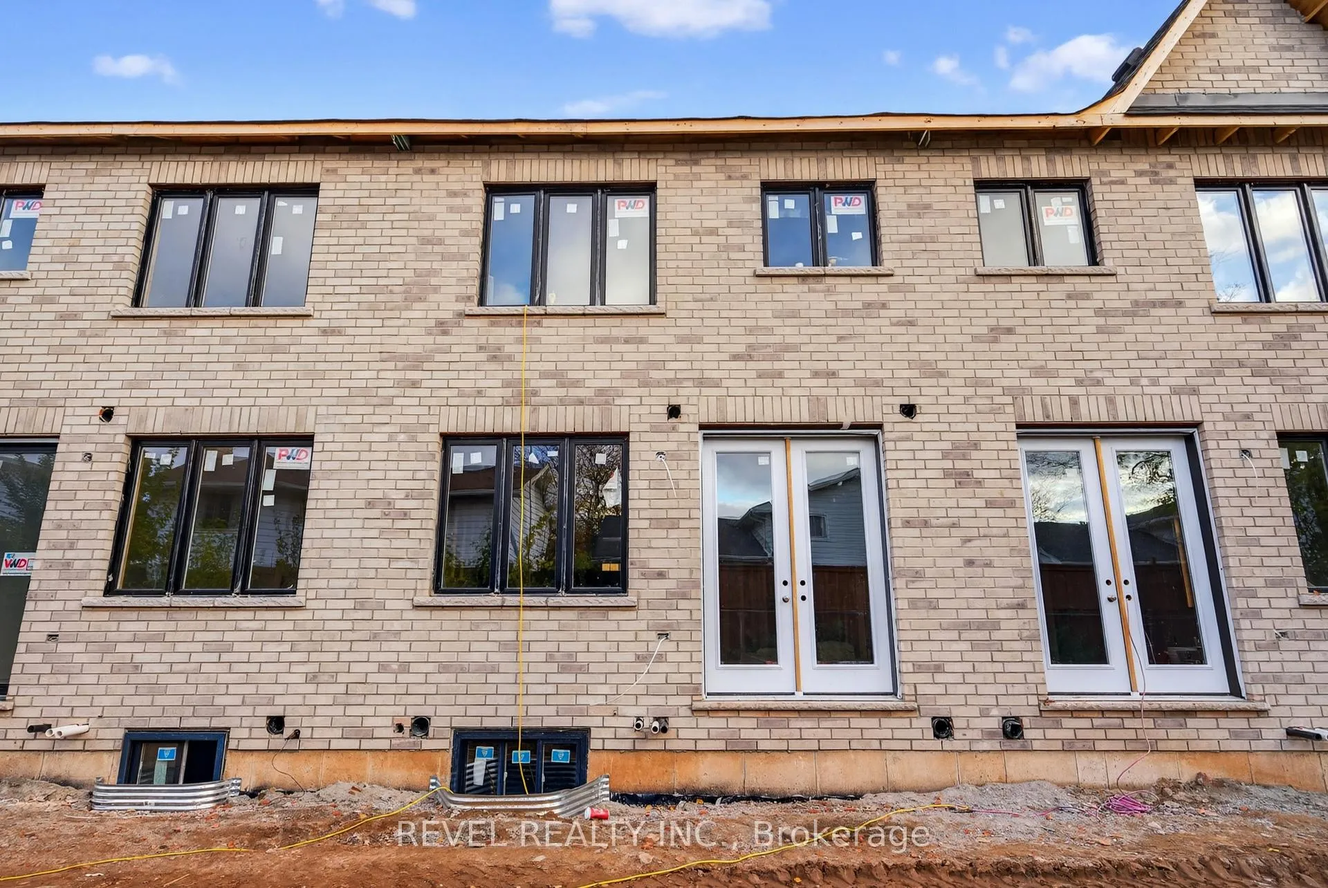 Photo 11 of Unit 2, 600 Maplehill Drive, Burlington, Roseland — HOMEH