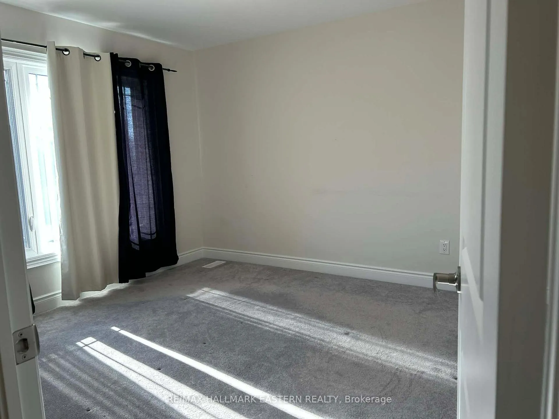 Photo 20 of 534 Macintosh Grove, Peterborough, Northcrest Ward 5 — HOMEH