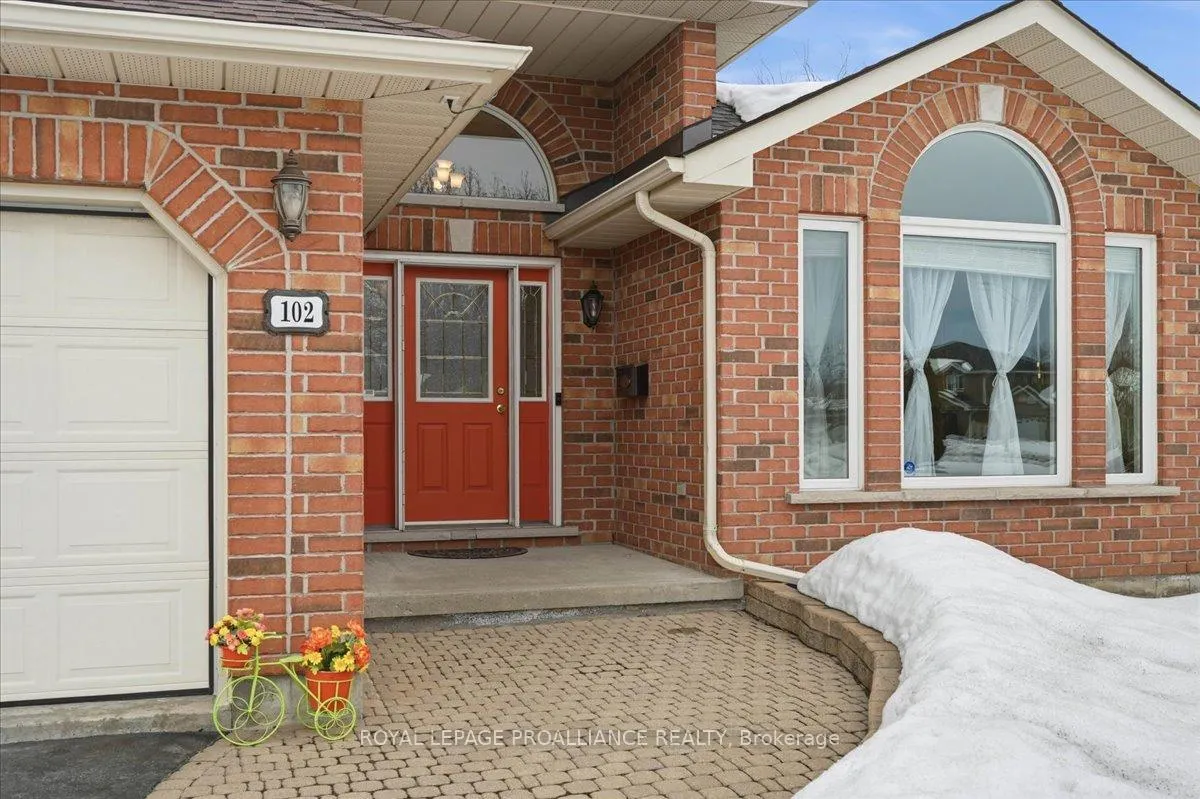 Photo 3 of 102 Hickory Grove, Belleville, Belleville Ward — HOMEH