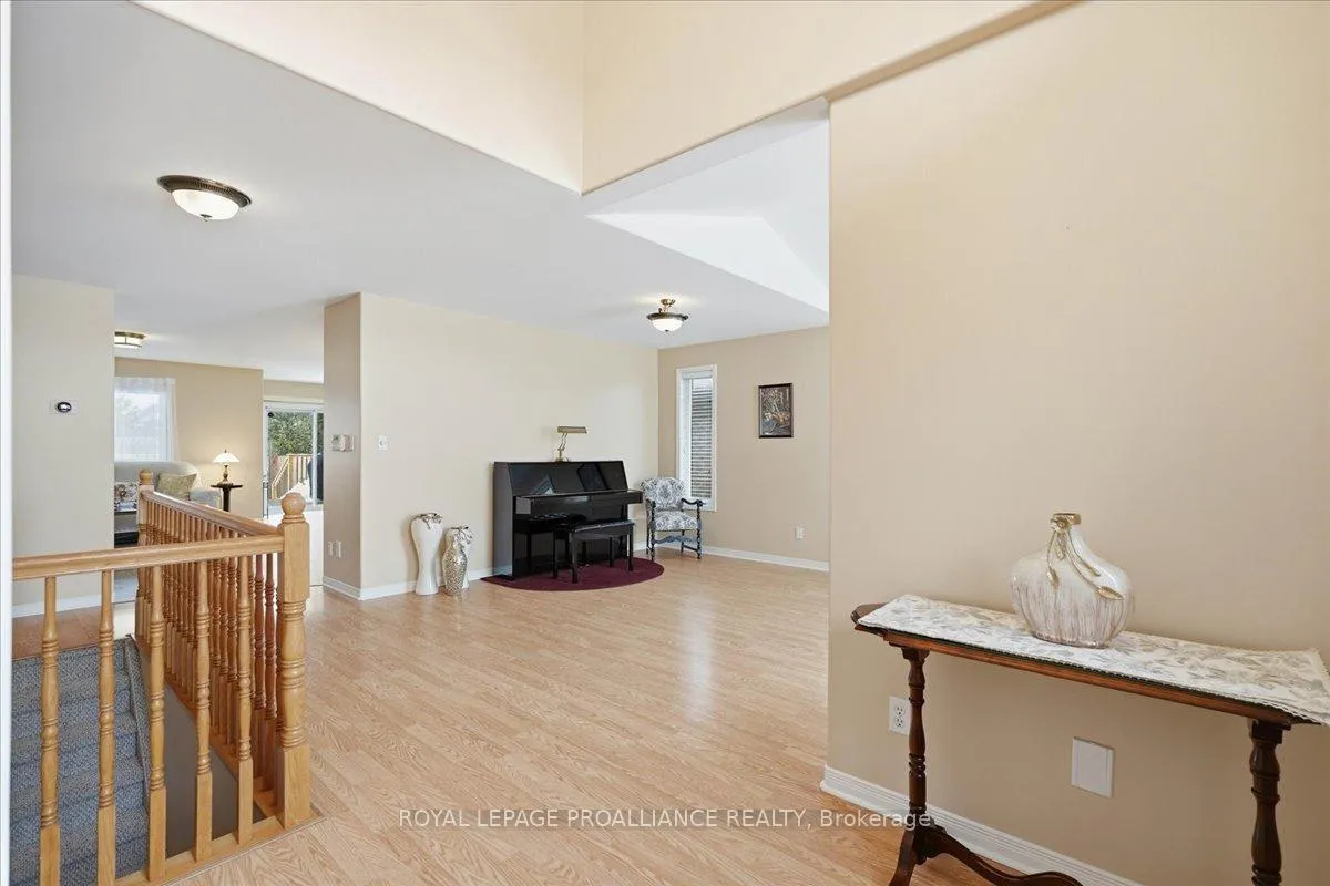 Photo 9 of 102 Hickory Grove, Belleville, Belleville Ward — HOMEH