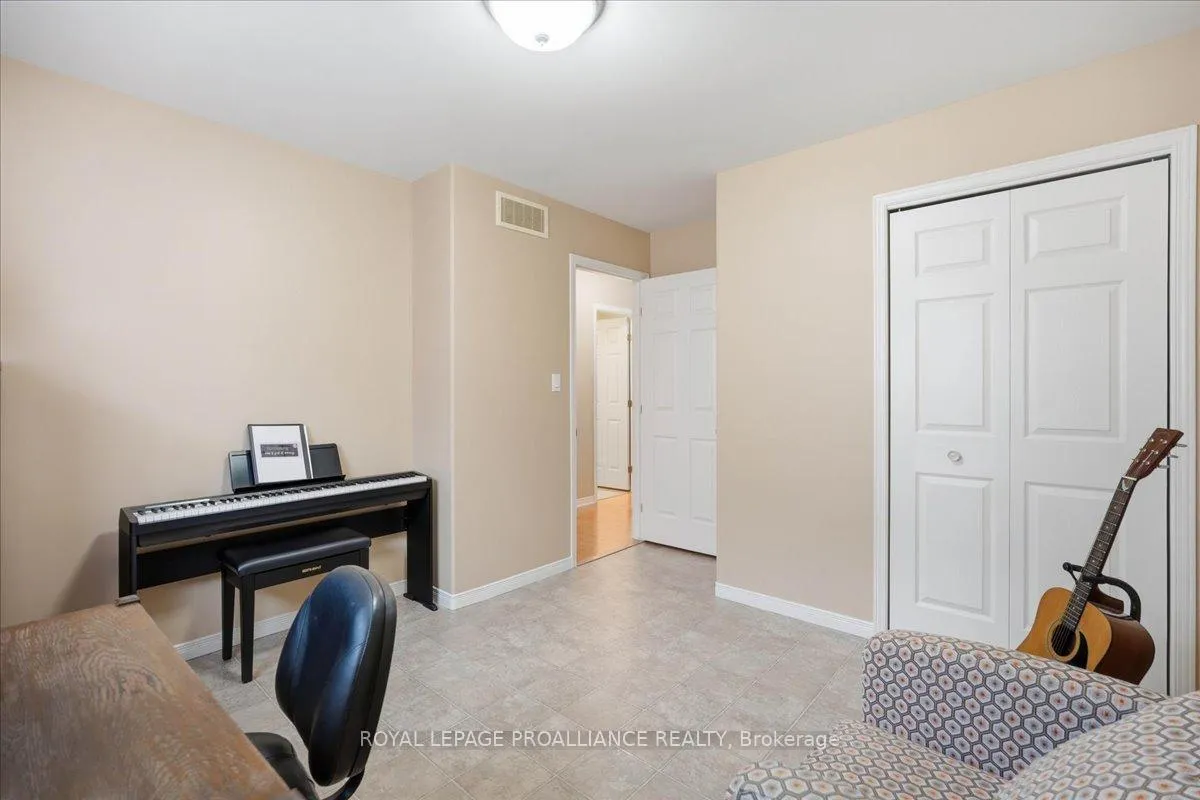 Photo 14 of 102 Hickory Grove, Belleville, Belleville Ward — HOMEH