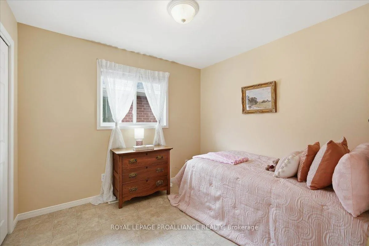 Photo 15 of 102 Hickory Grove, Belleville, Belleville Ward — HOMEH