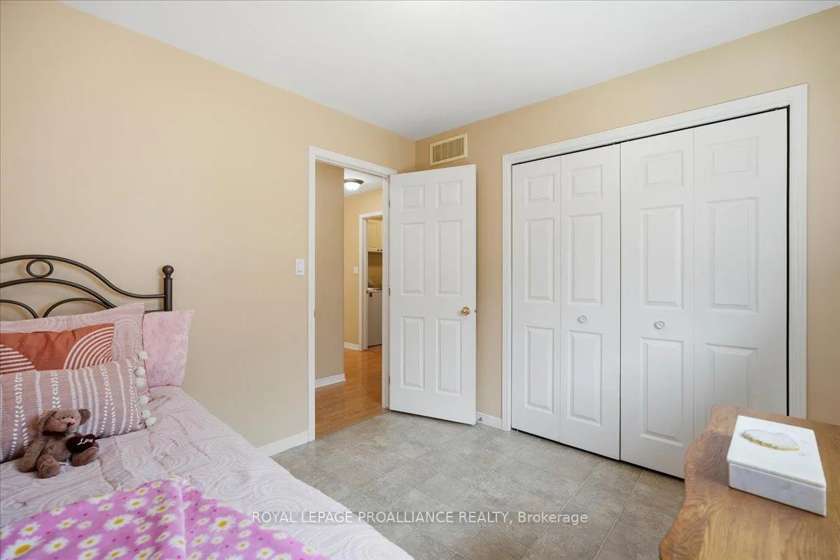 Photo 16 of 102 Hickory Grove, Belleville, Belleville Ward — HOMEH