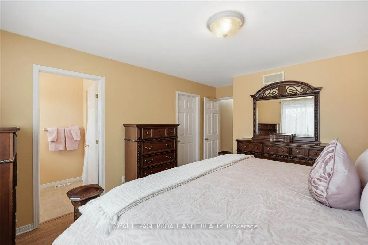 Photo 18 of 102 Hickory Grove, Belleville, Belleville Ward — HOMEH