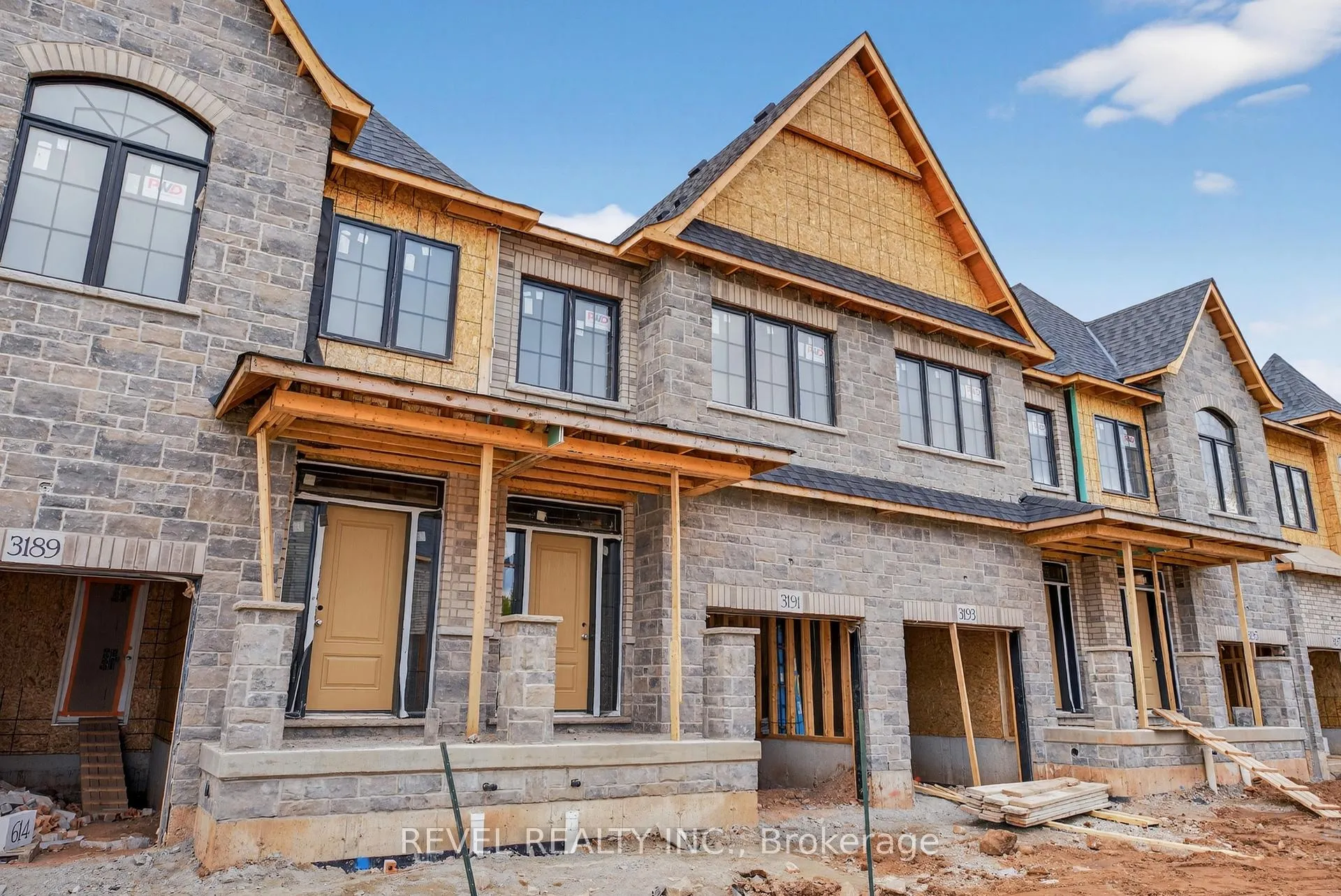 Photo 3 of Unit 9, 600 Maplehill Drive, Burlington, Roseland — HOMEH