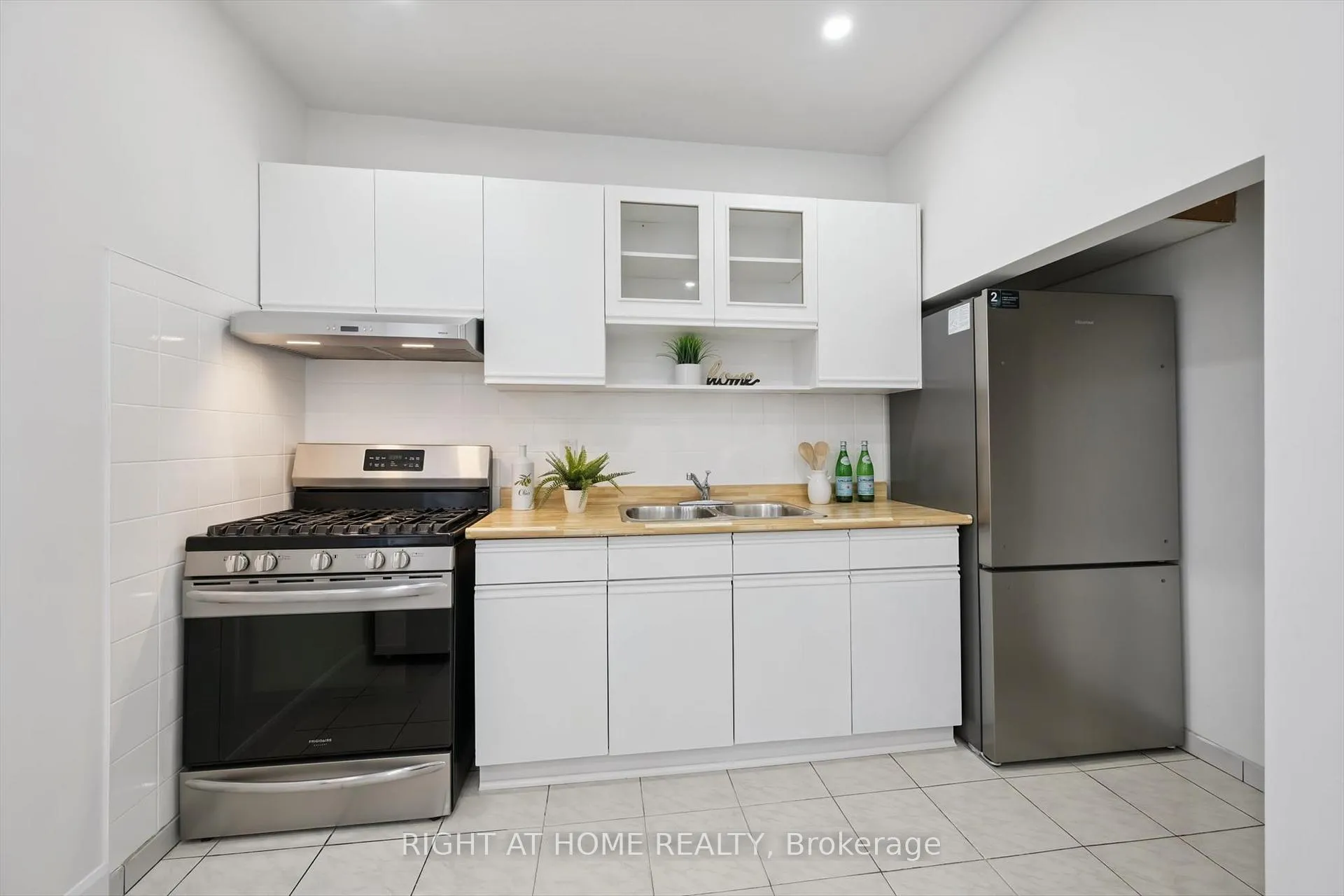 Photo 10 of 1 Auburn Avenue, Toronto, Corso Italia-Davenport — HOMEH