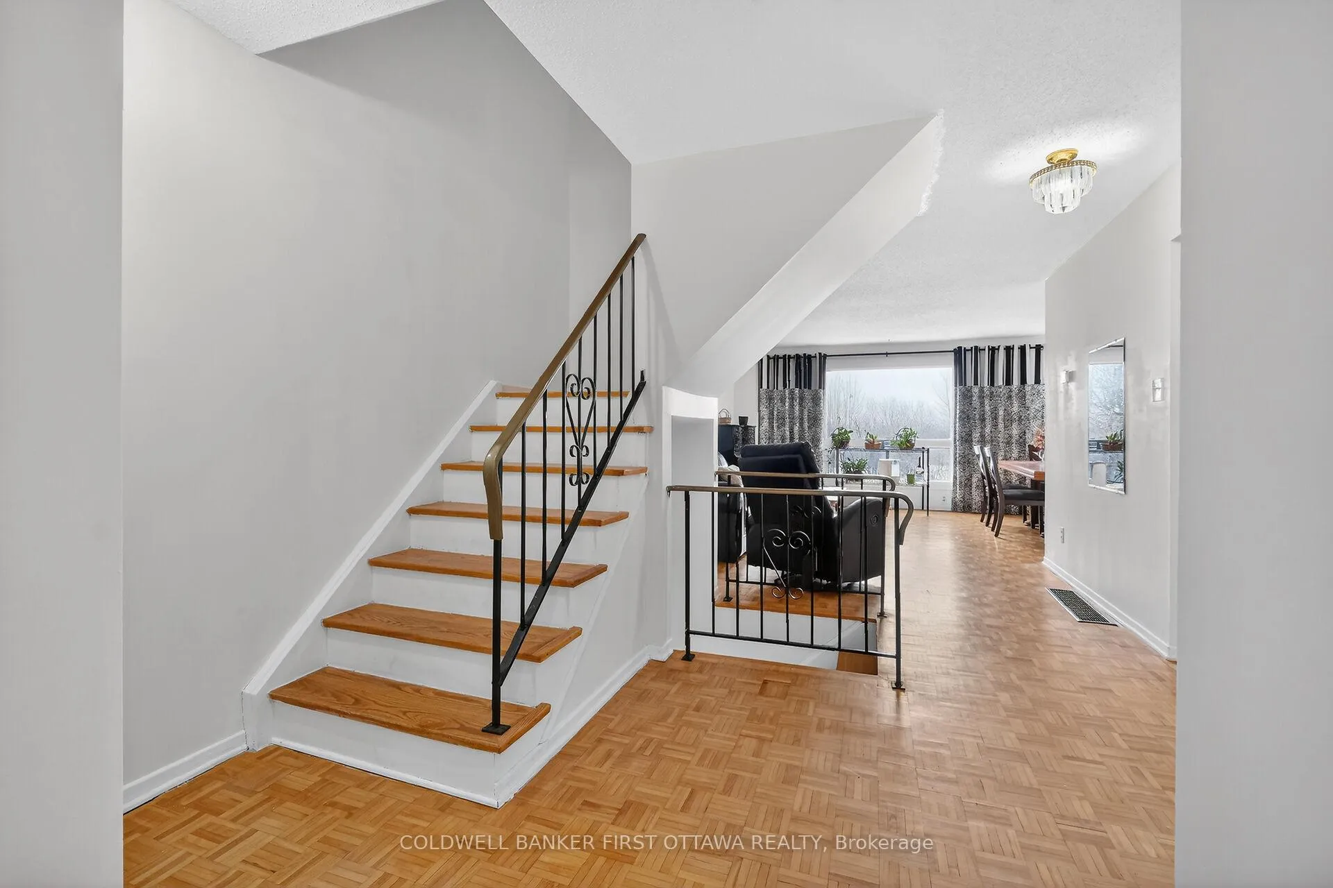 Photo 4 of Unit 17, 300 Stone Quarry Private, Ottawa, Carson Meadows — HOMEH