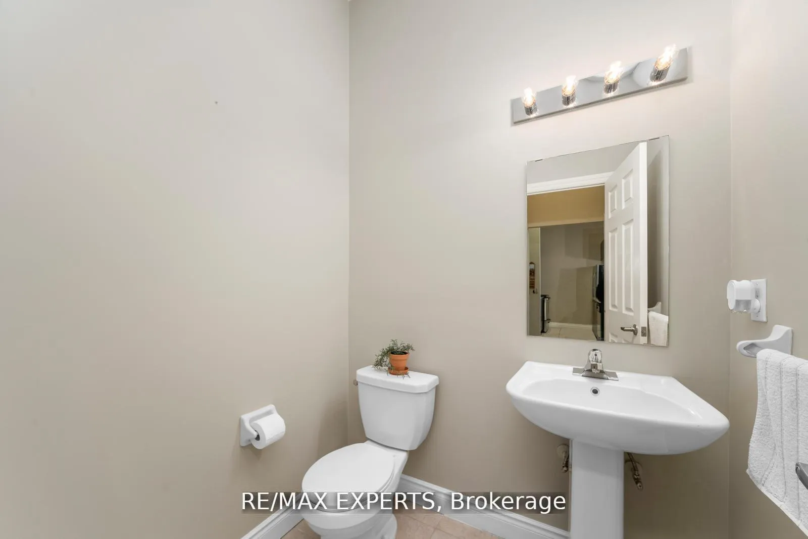 Photo 18 of Unit 105, 10211 Keele Street, Vaughan, Maple — HOMEH