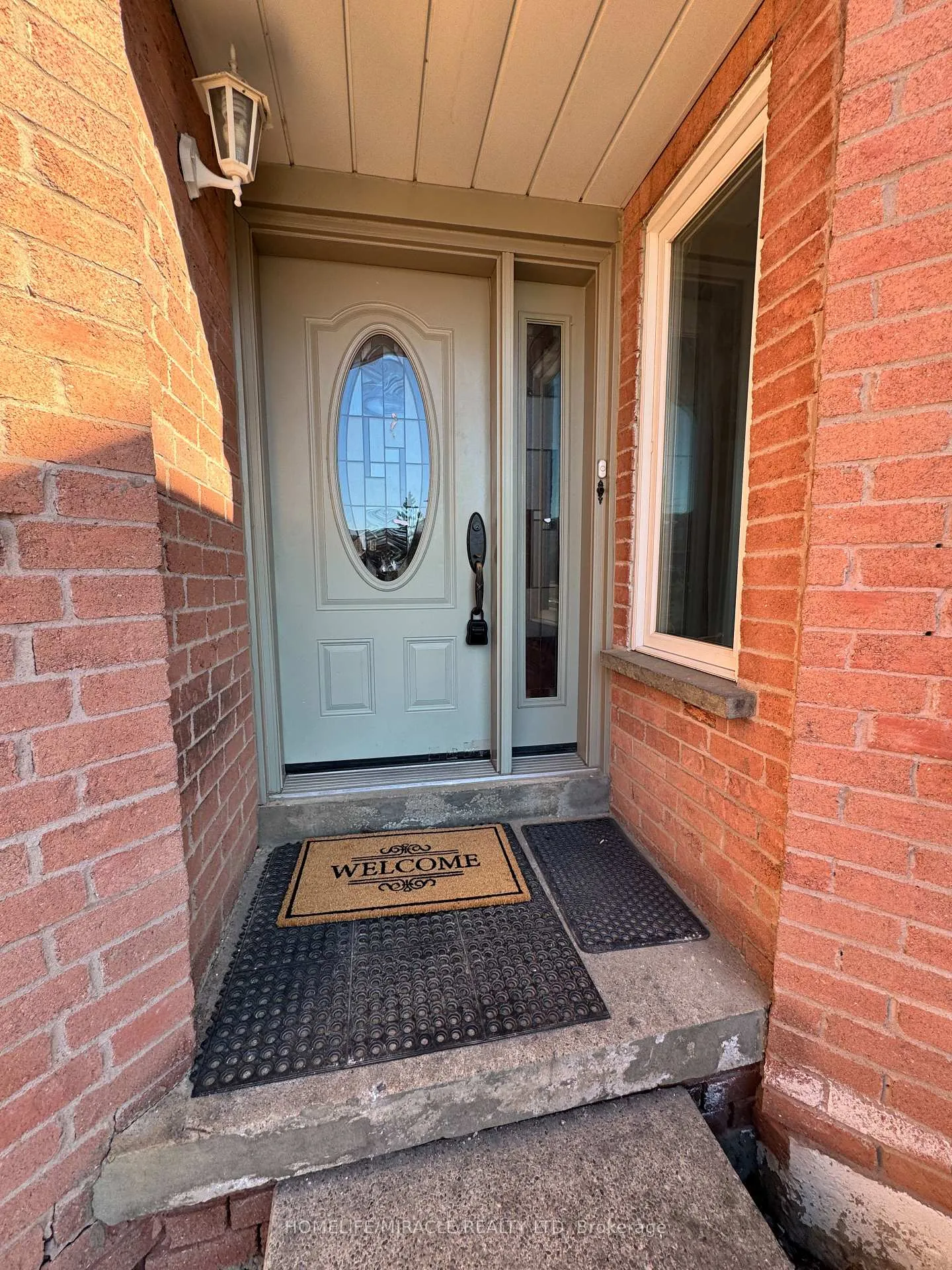 Photo 2 of 17 Glenmanor Drive, Brampton, Heart Lake West — HOMEH