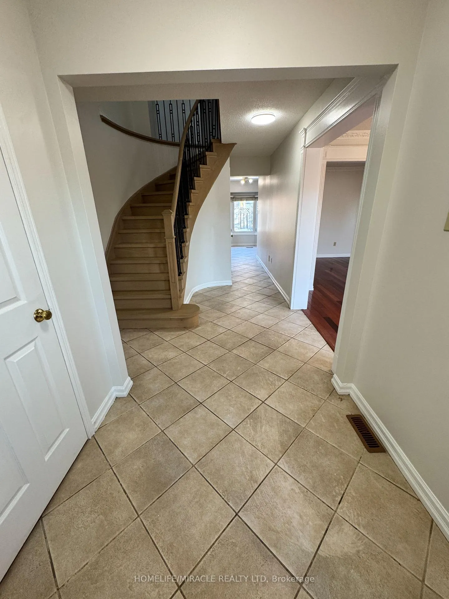 Photo 4 of 17 Glenmanor Drive, Brampton, Heart Lake West — HOMEH