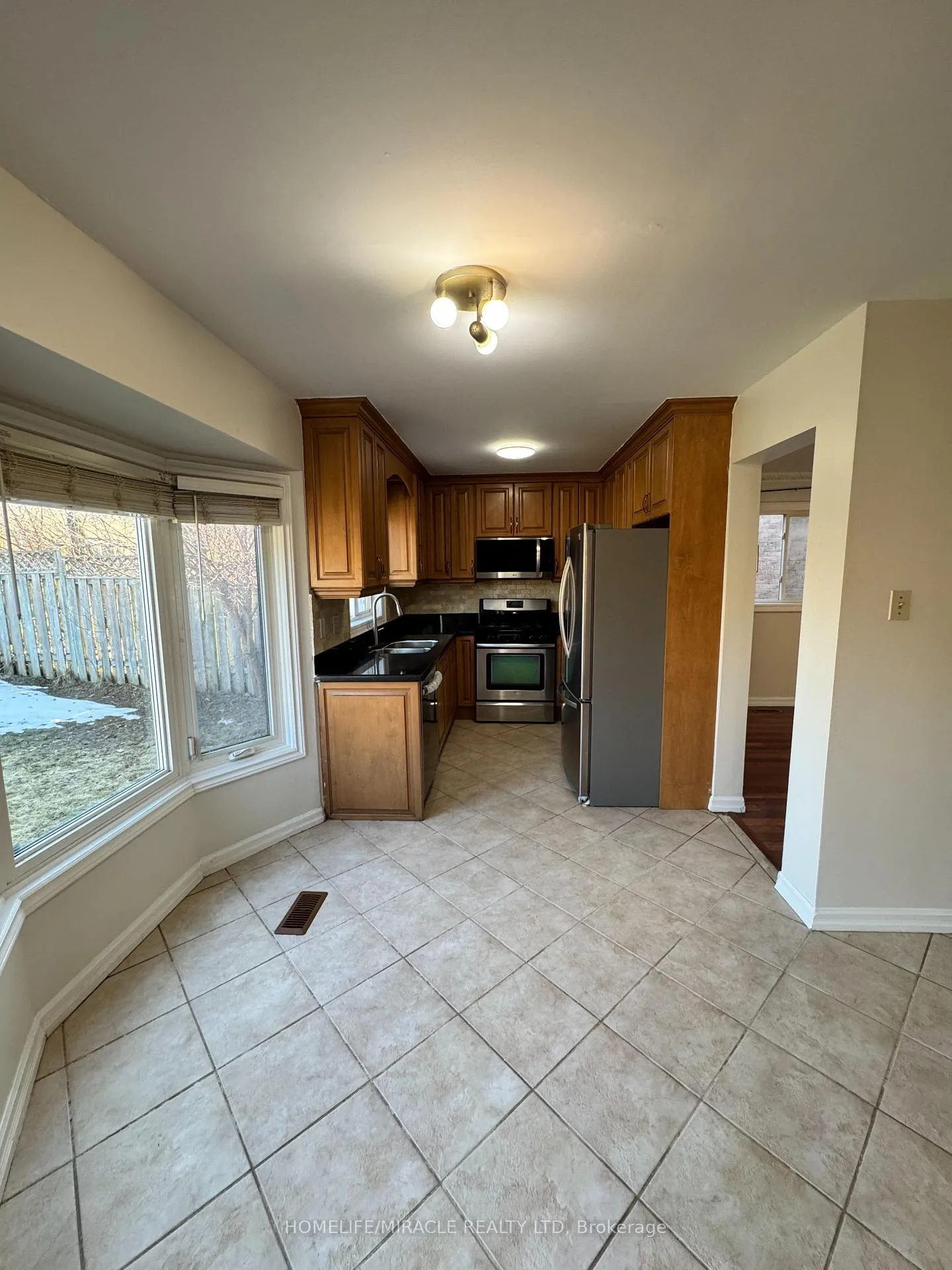 Photo 11 of 17 Glenmanor Drive, Brampton, Heart Lake West — HOMEH
