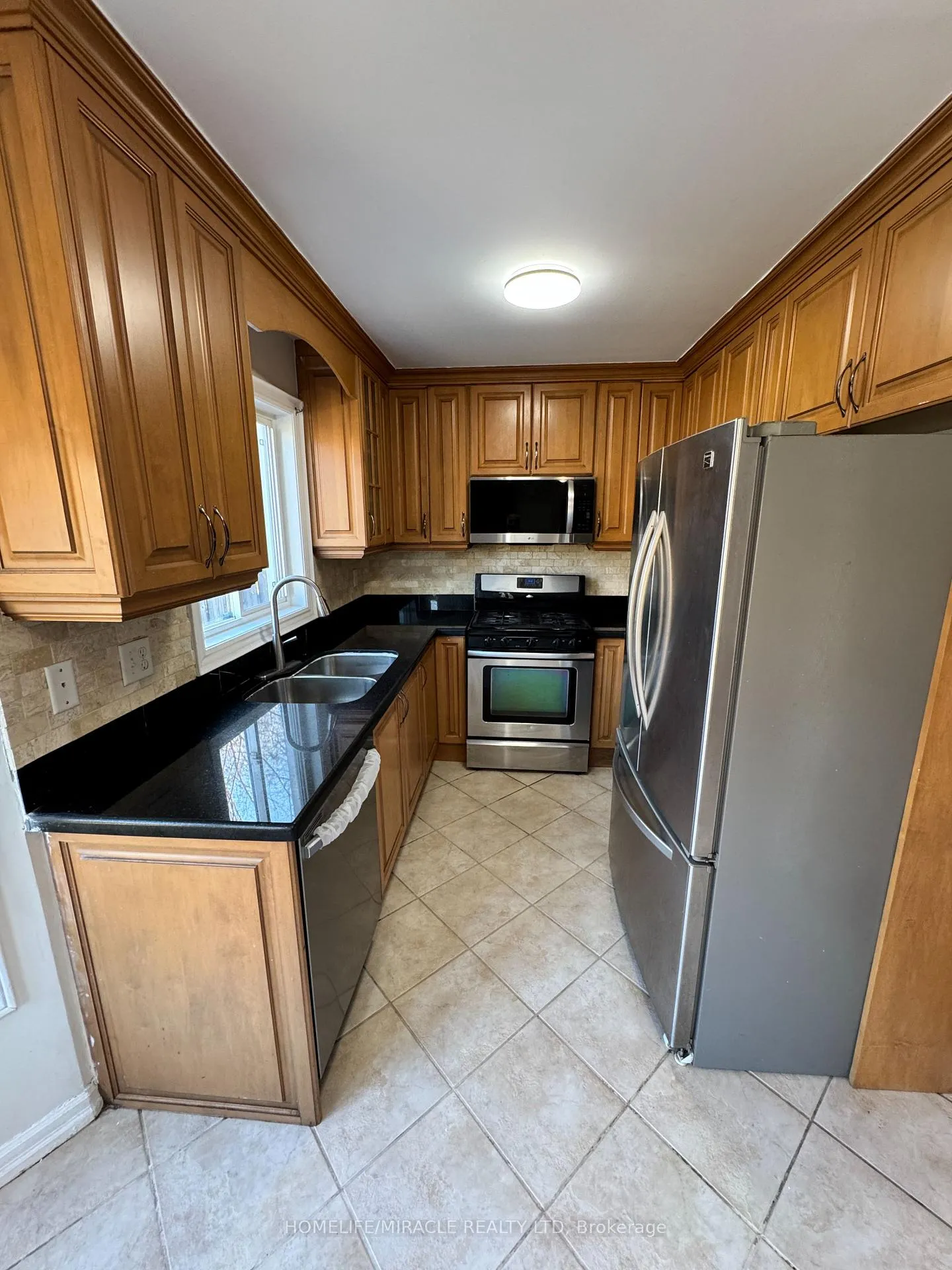 Photo 12 of 17 Glenmanor Drive, Brampton, Heart Lake West — HOMEH