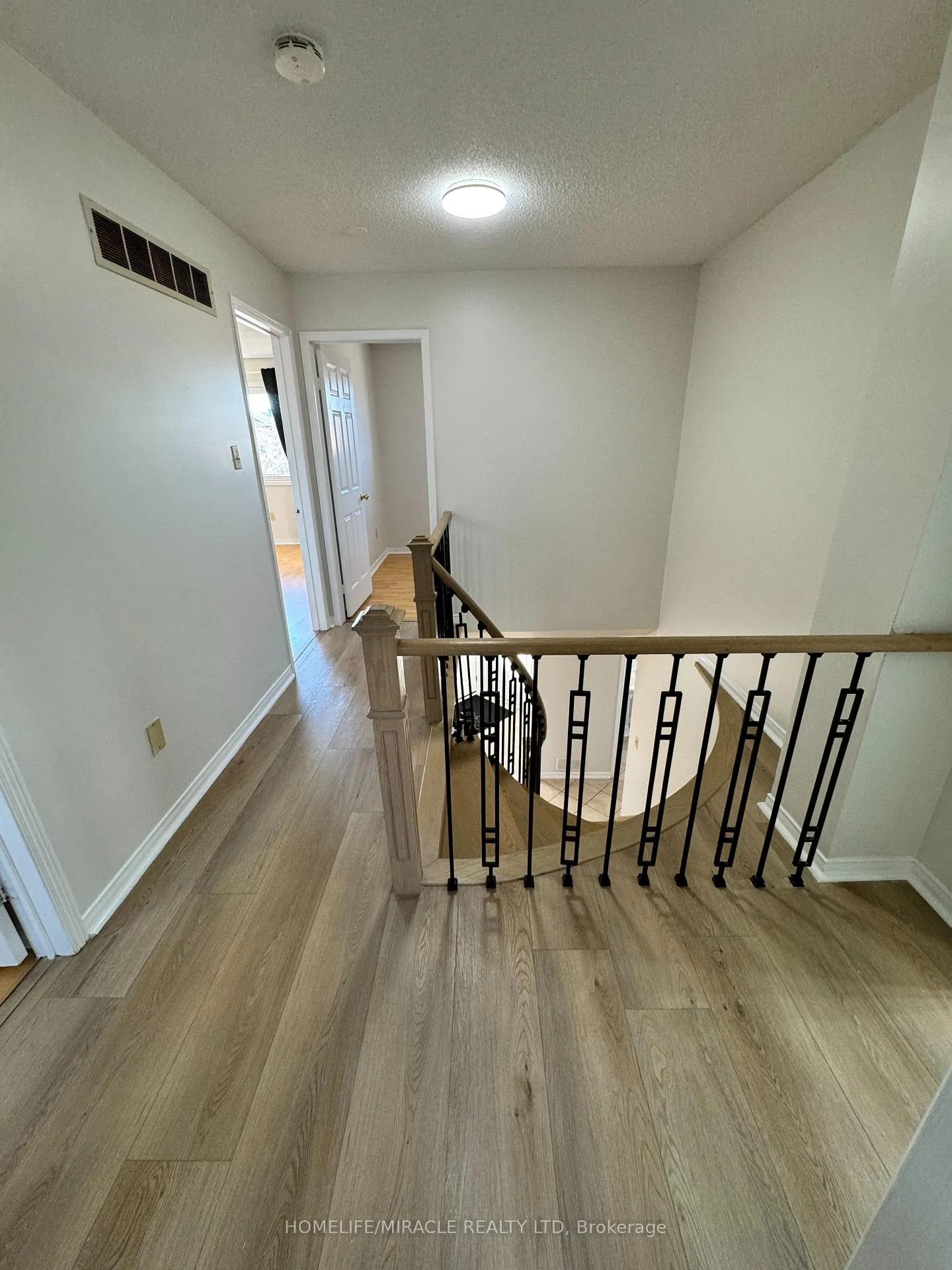 Photo 13 of 17 Glenmanor Drive, Brampton, Heart Lake West — HOMEH