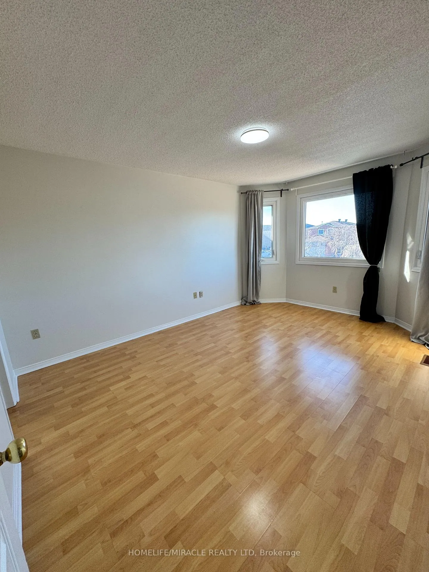 Photo 14 of 17 Glenmanor Drive, Brampton, Heart Lake West — HOMEH