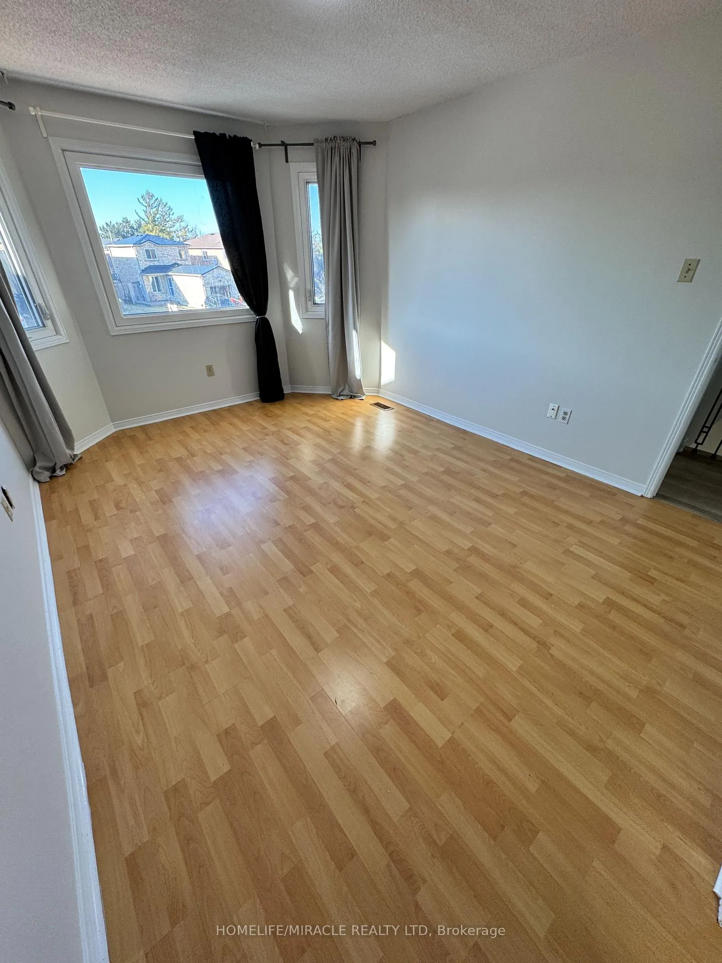 Photo 15 of 17 Glenmanor Drive, Brampton, Heart Lake West — HOMEH