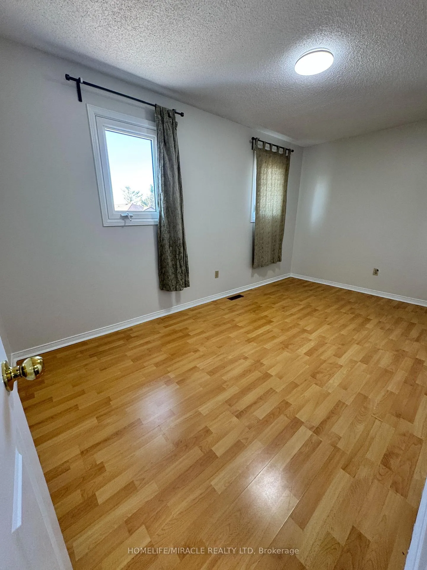 Photo 18 of 17 Glenmanor Drive, Brampton, Heart Lake West — HOMEH