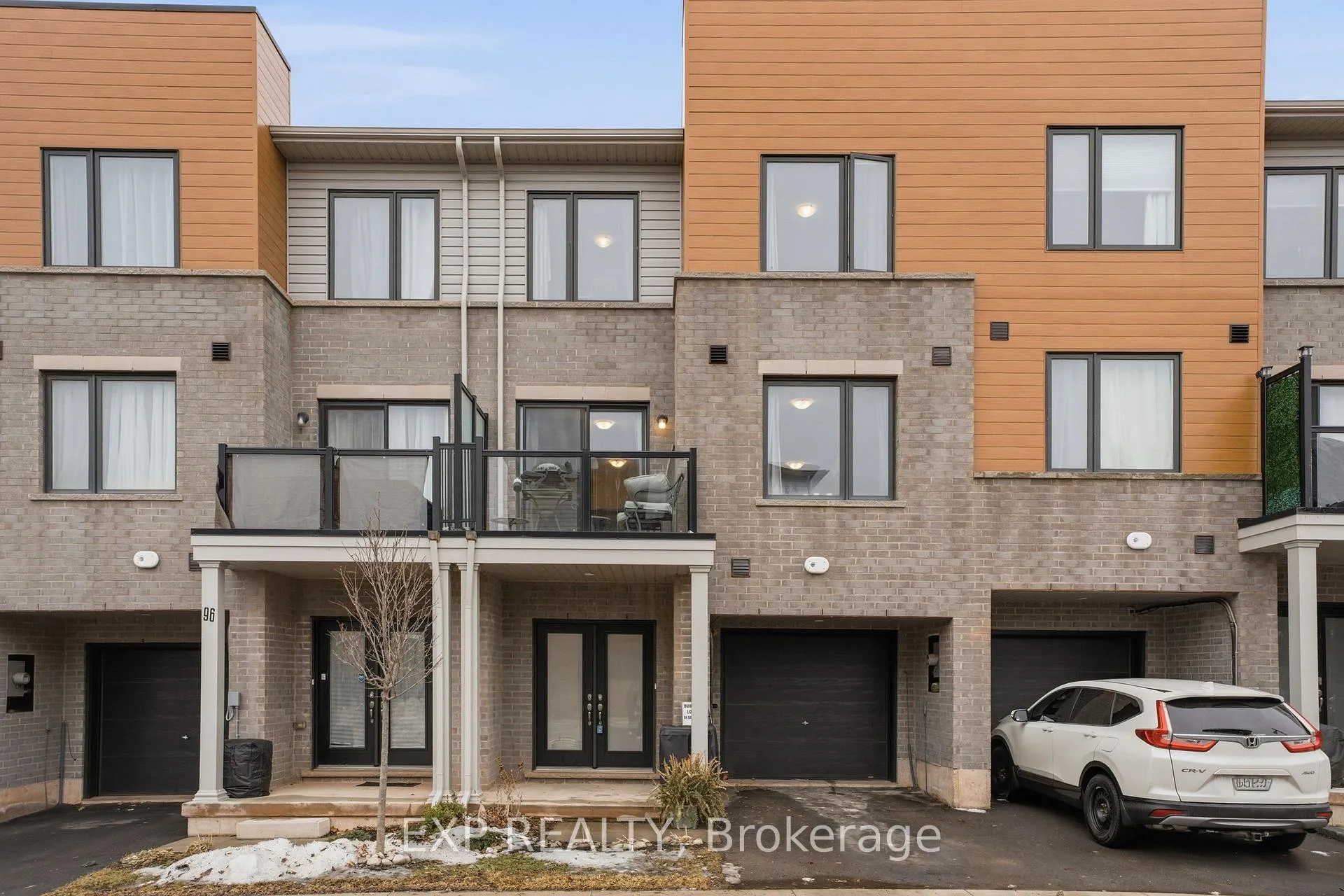 Photo 3 of 94 Dryden Lane, Hamilton, McQuesten — HOMEH