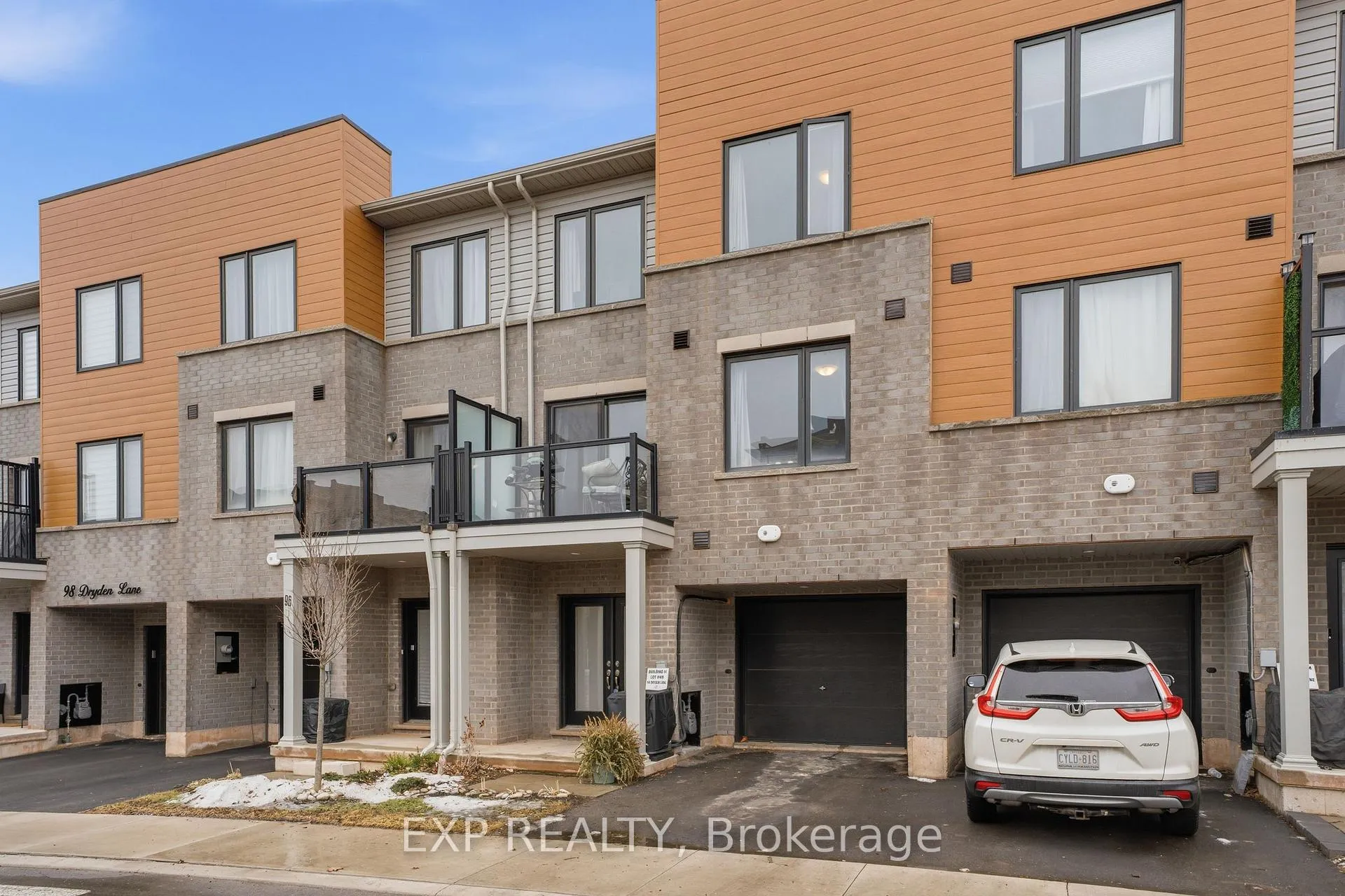 Photo 4 of 94 Dryden Lane, Hamilton, McQuesten — HOMEH
