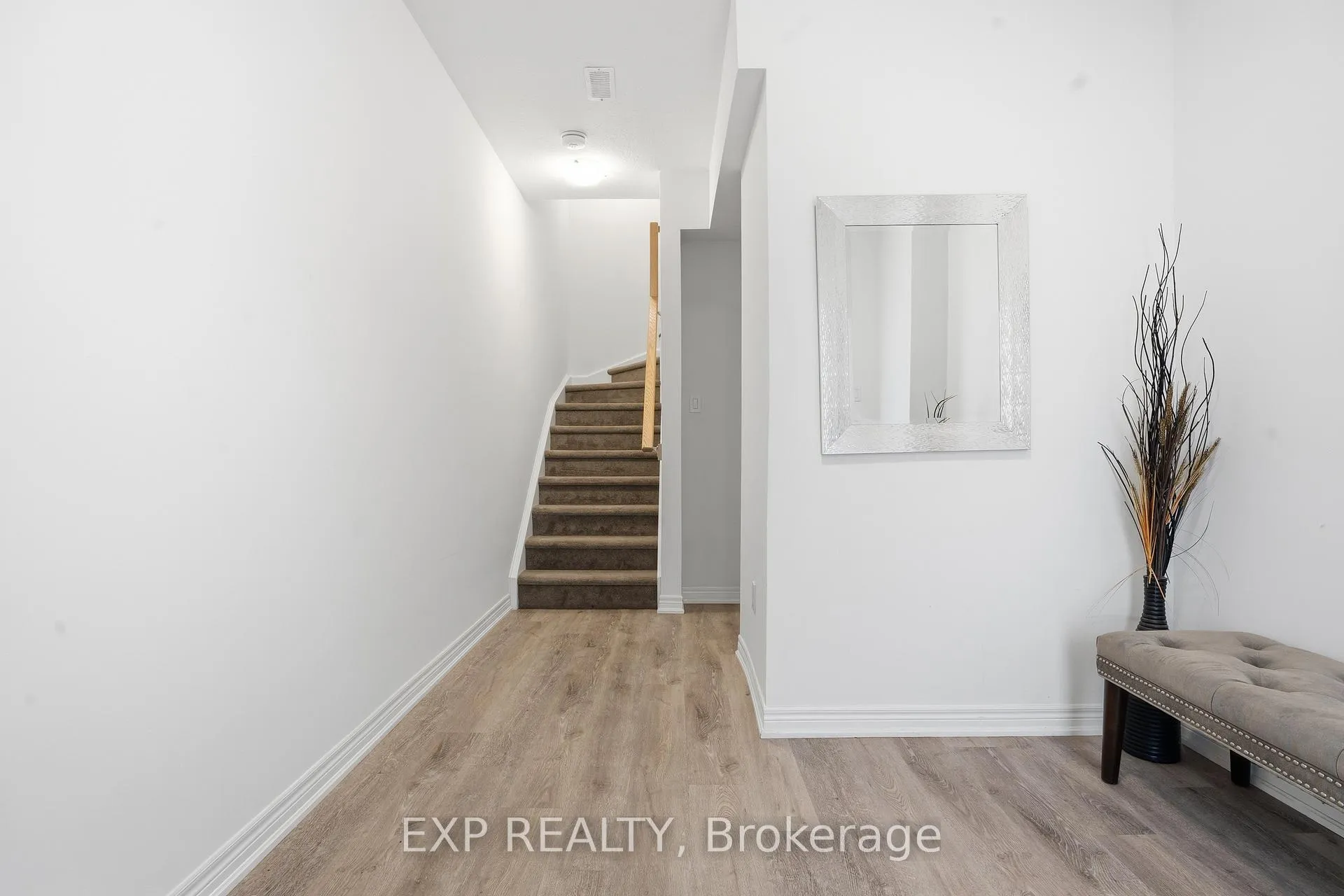 Photo 7 of 94 Dryden Lane, Hamilton, McQuesten — HOMEH