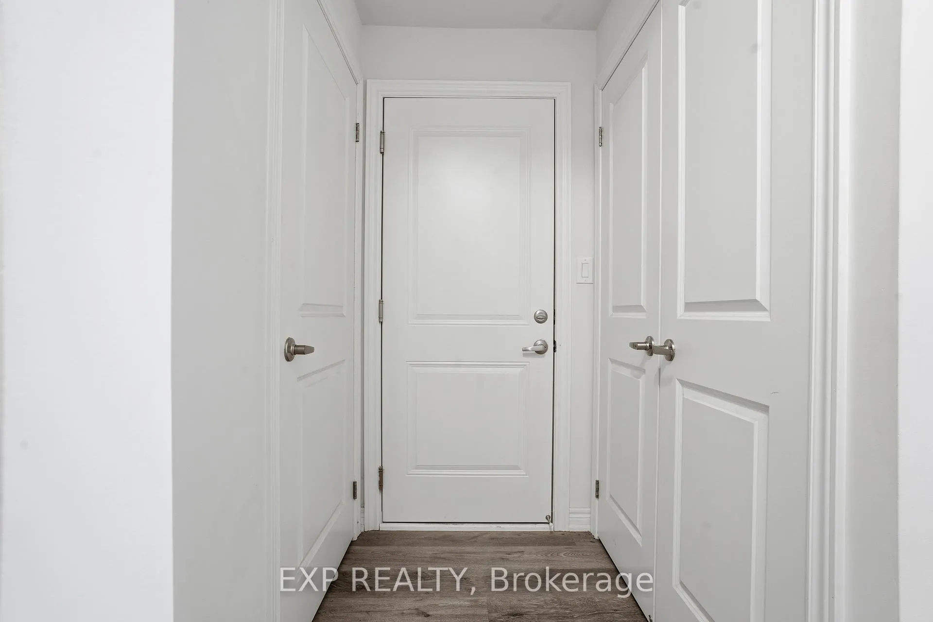 Photo 8 of 94 Dryden Lane, Hamilton, McQuesten — HOMEH