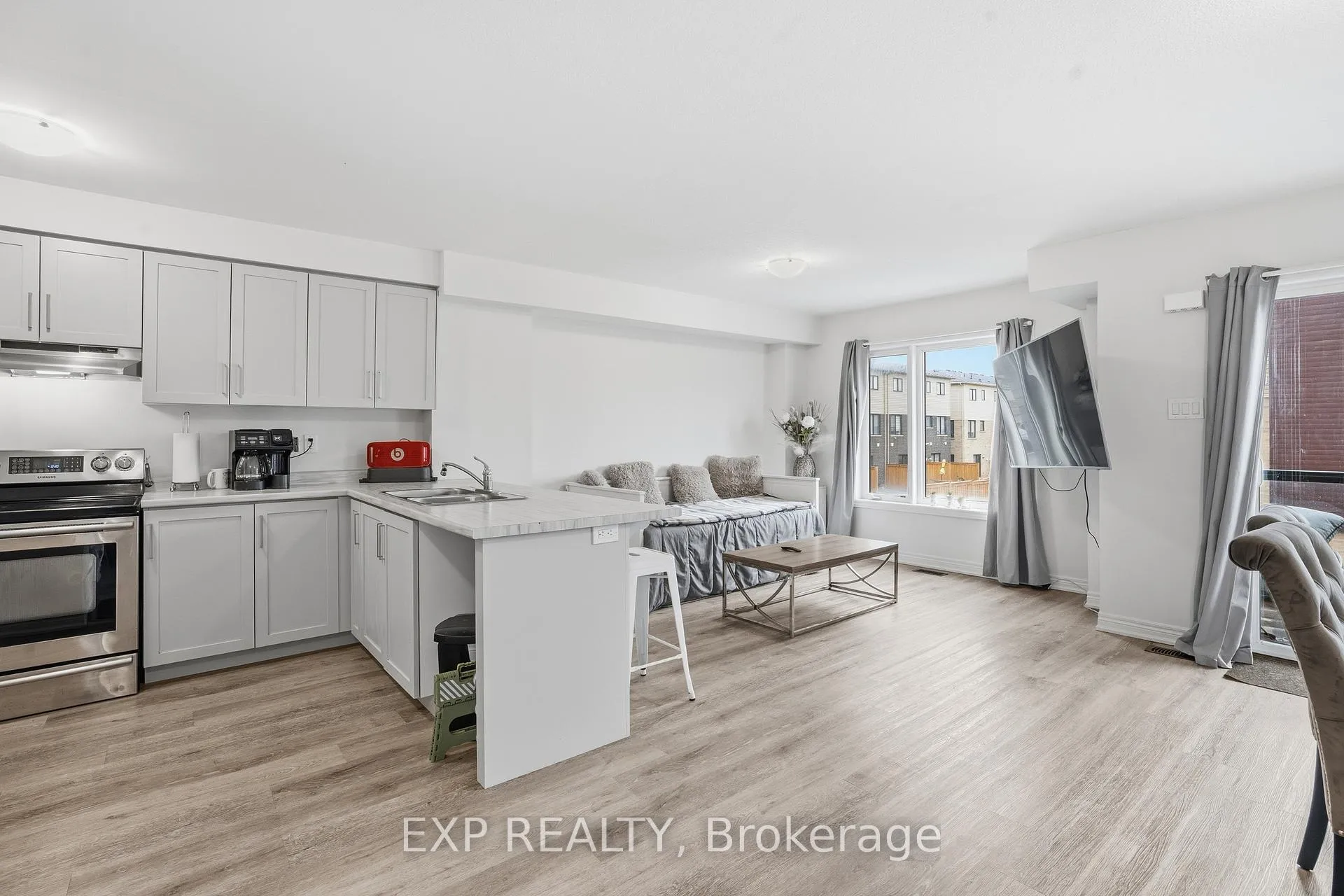 Photo 9 of 94 Dryden Lane, Hamilton, McQuesten — HOMEH