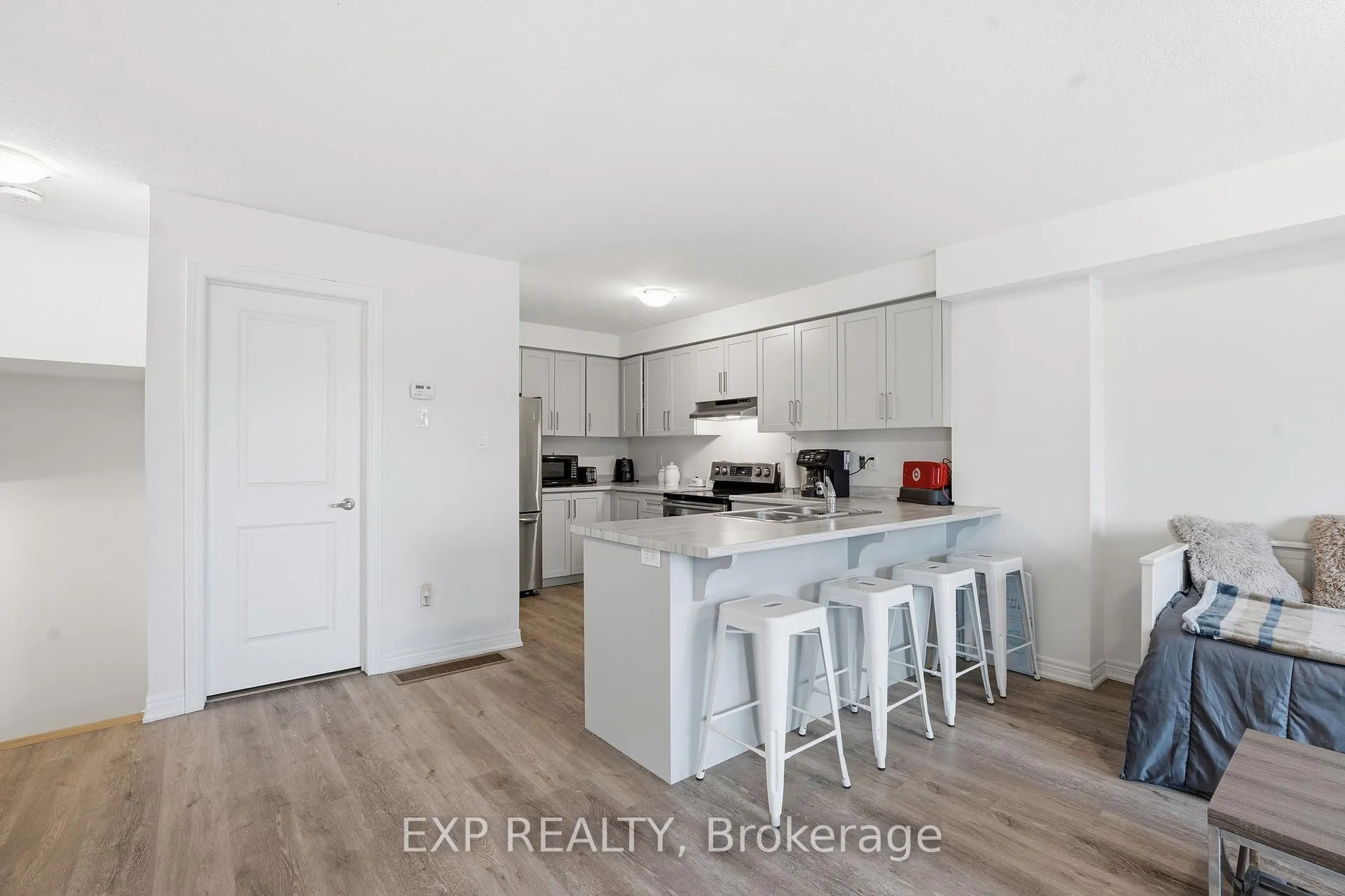 Photo 11 of 94 Dryden Lane, Hamilton, McQuesten — HOMEH