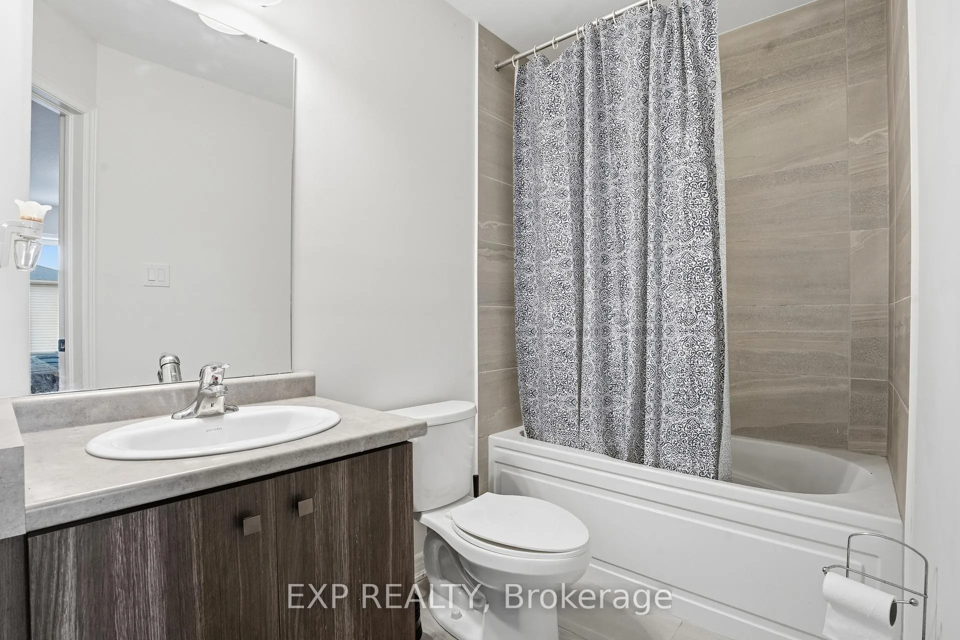 Photo 20 of 94 Dryden Lane, Hamilton, McQuesten — HOMEH