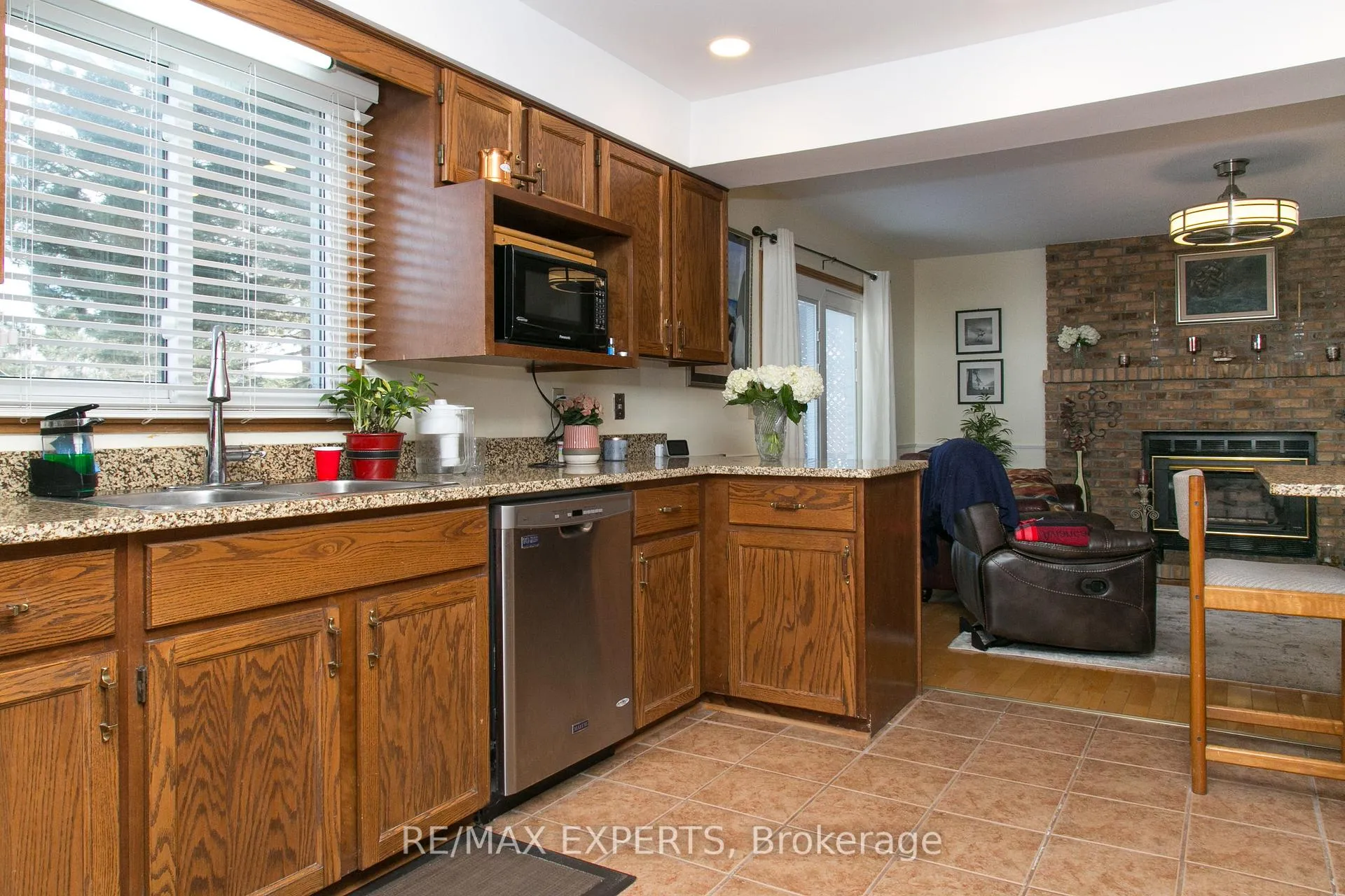 Photo 5 of 196 Shannon Place, Tecumseh — HOMEH