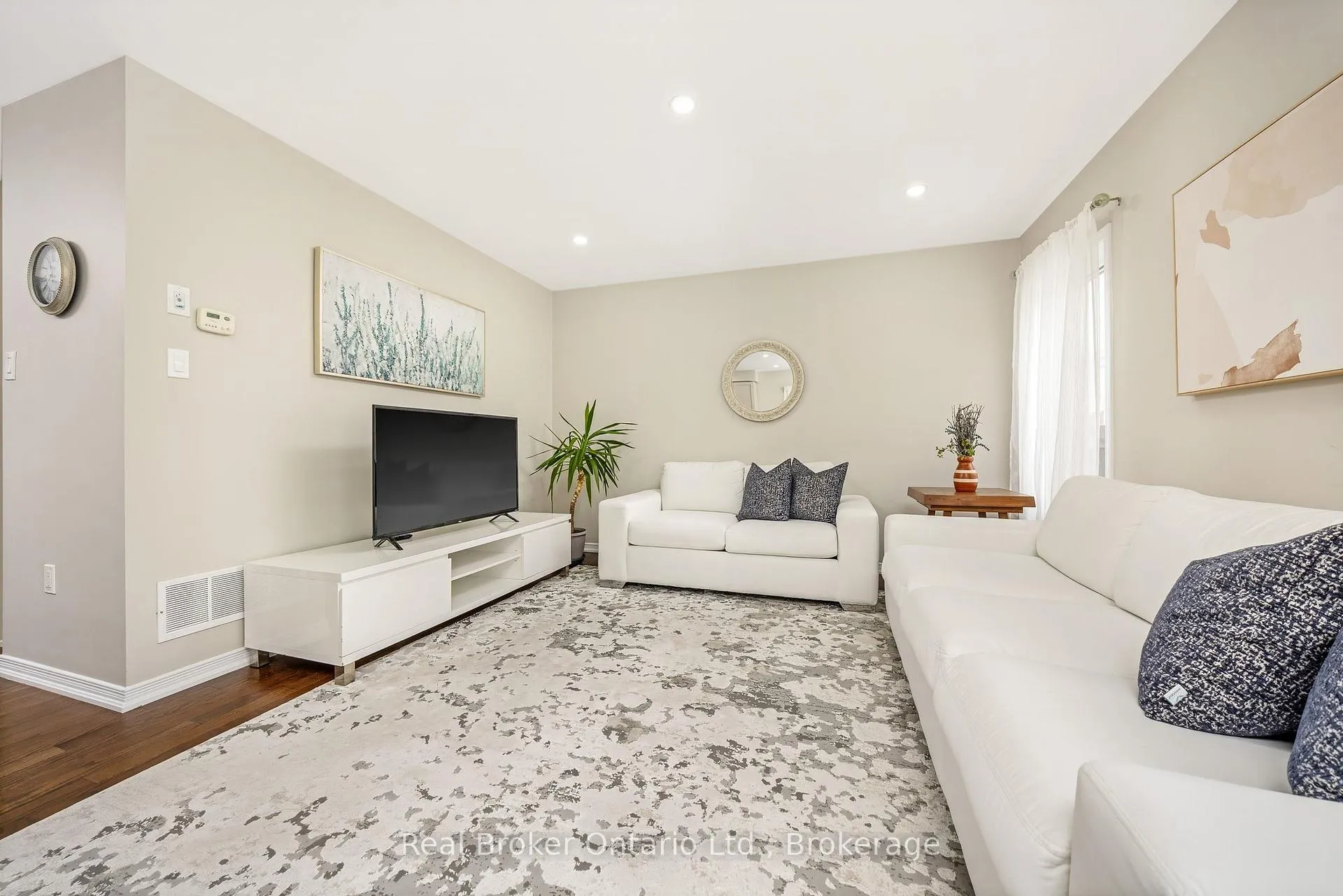 Photo 8 of 241 Pineglen Crescent, Kitchener — HOMEH