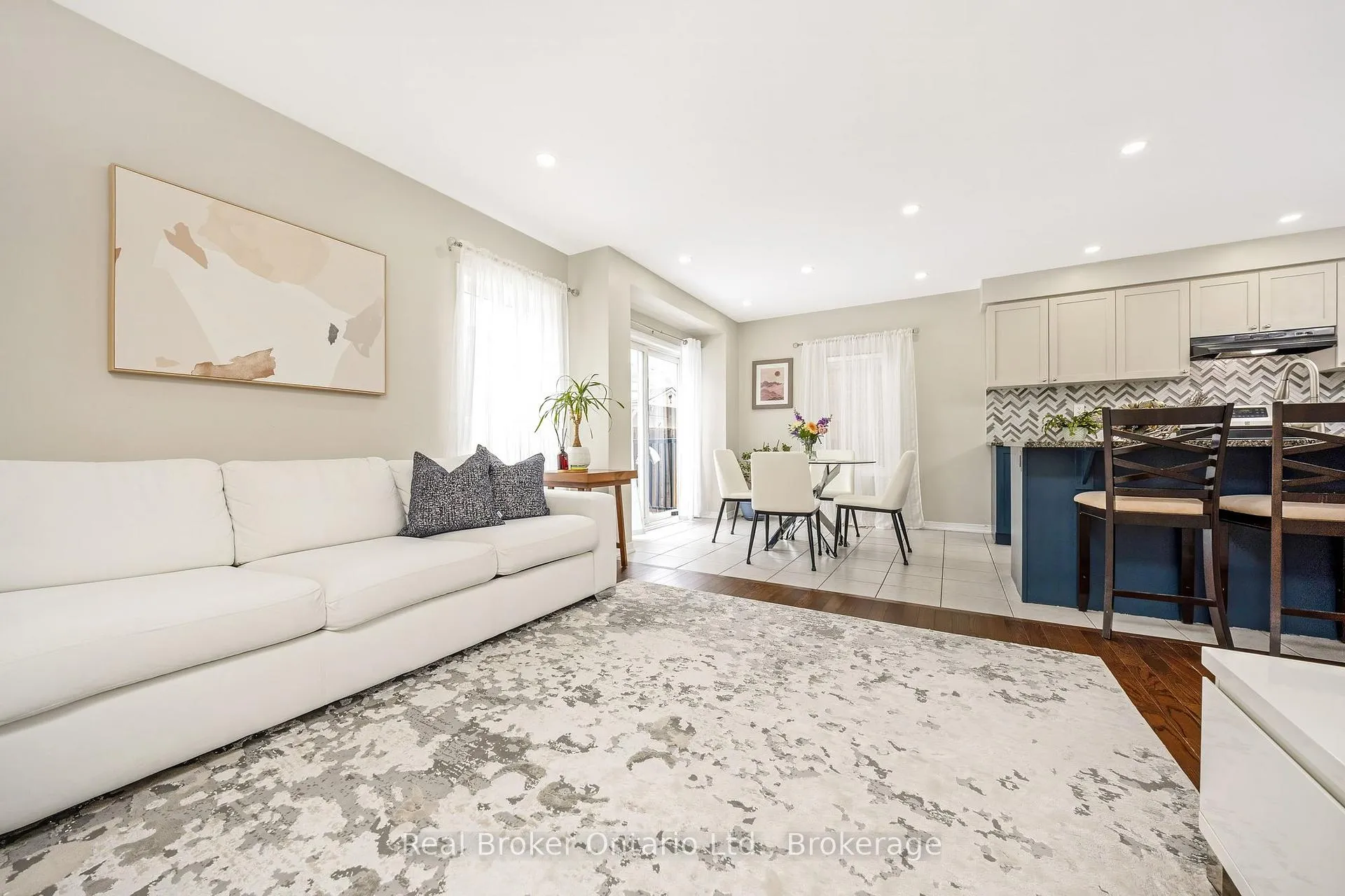 Photo 9 of 241 Pineglen Crescent, Kitchener — HOMEH