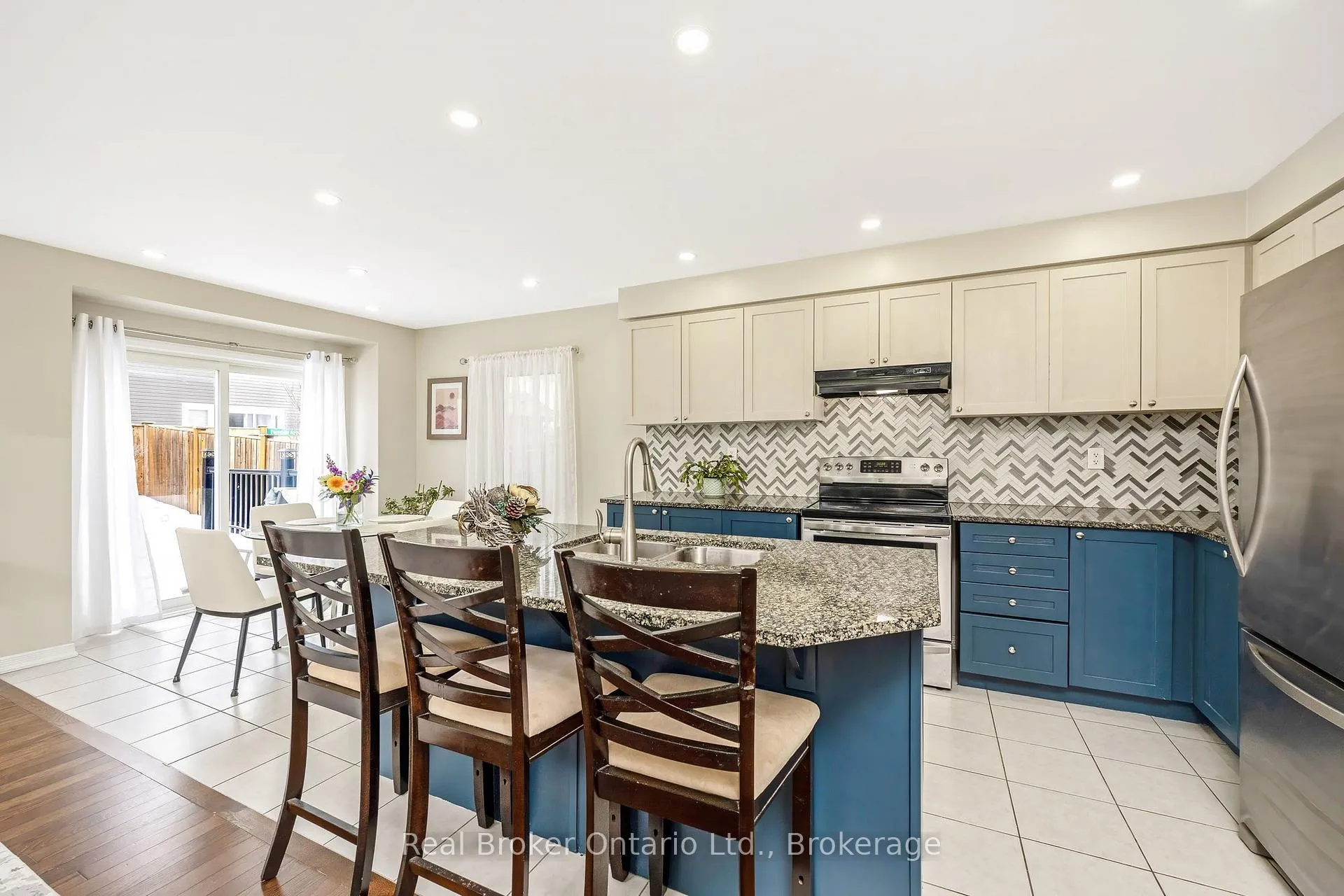 Photo 13 of 241 Pineglen Crescent, Kitchener — HOMEH