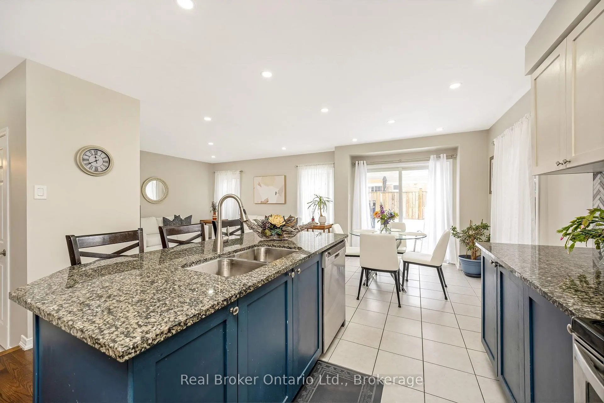 Photo 14 of 241 Pineglen Crescent, Kitchener — HOMEH