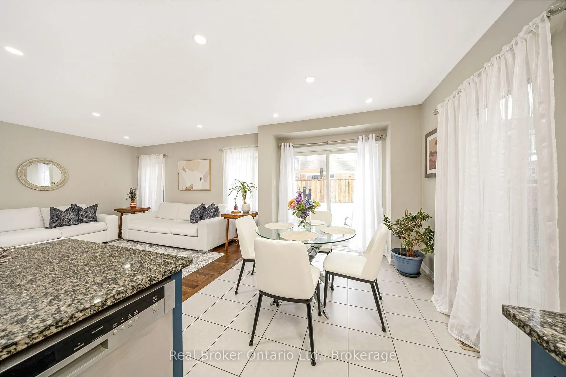 Photo 15 of 241 Pineglen Crescent, Kitchener — HOMEH