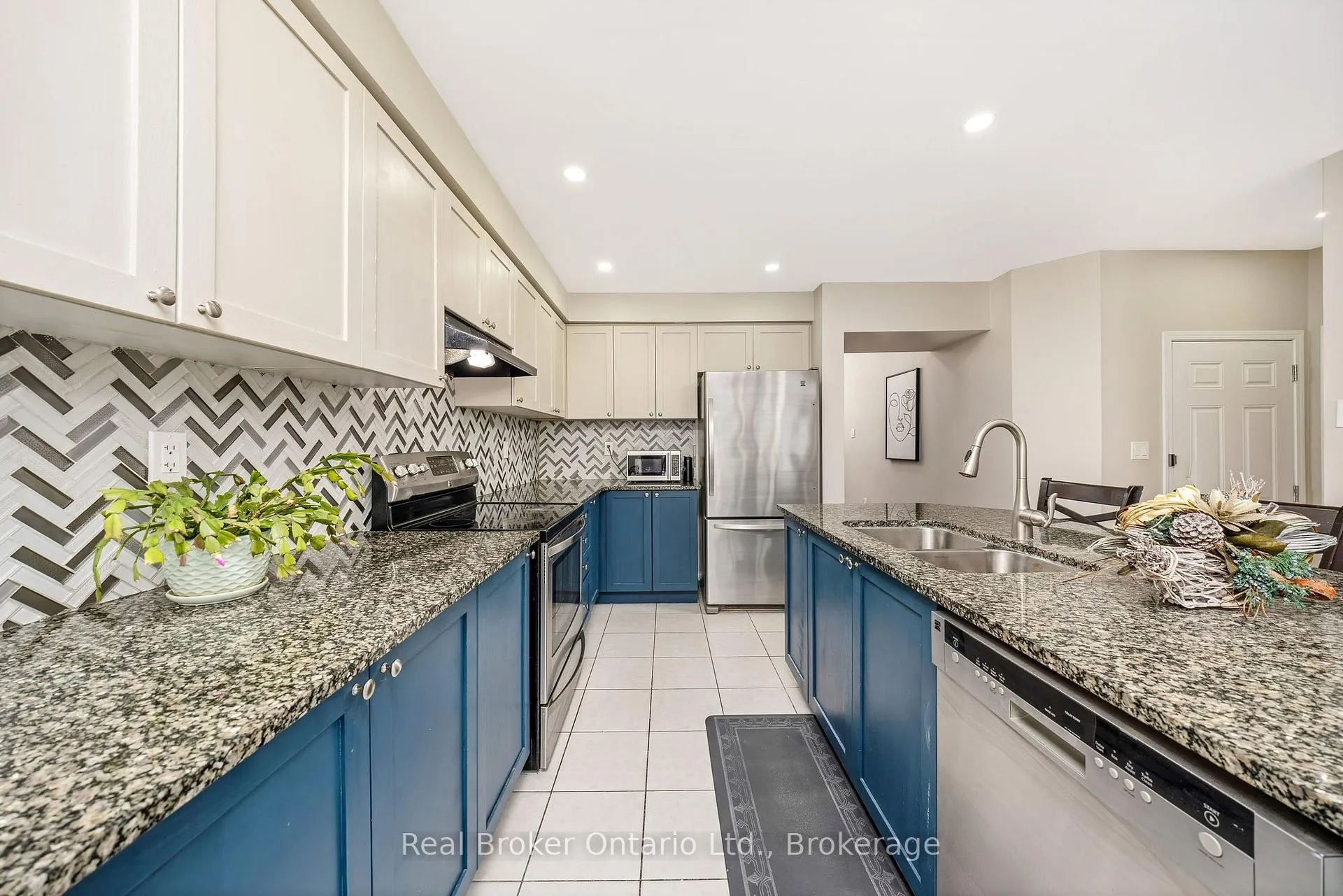 Photo 16 of 241 Pineglen Crescent, Kitchener — HOMEH