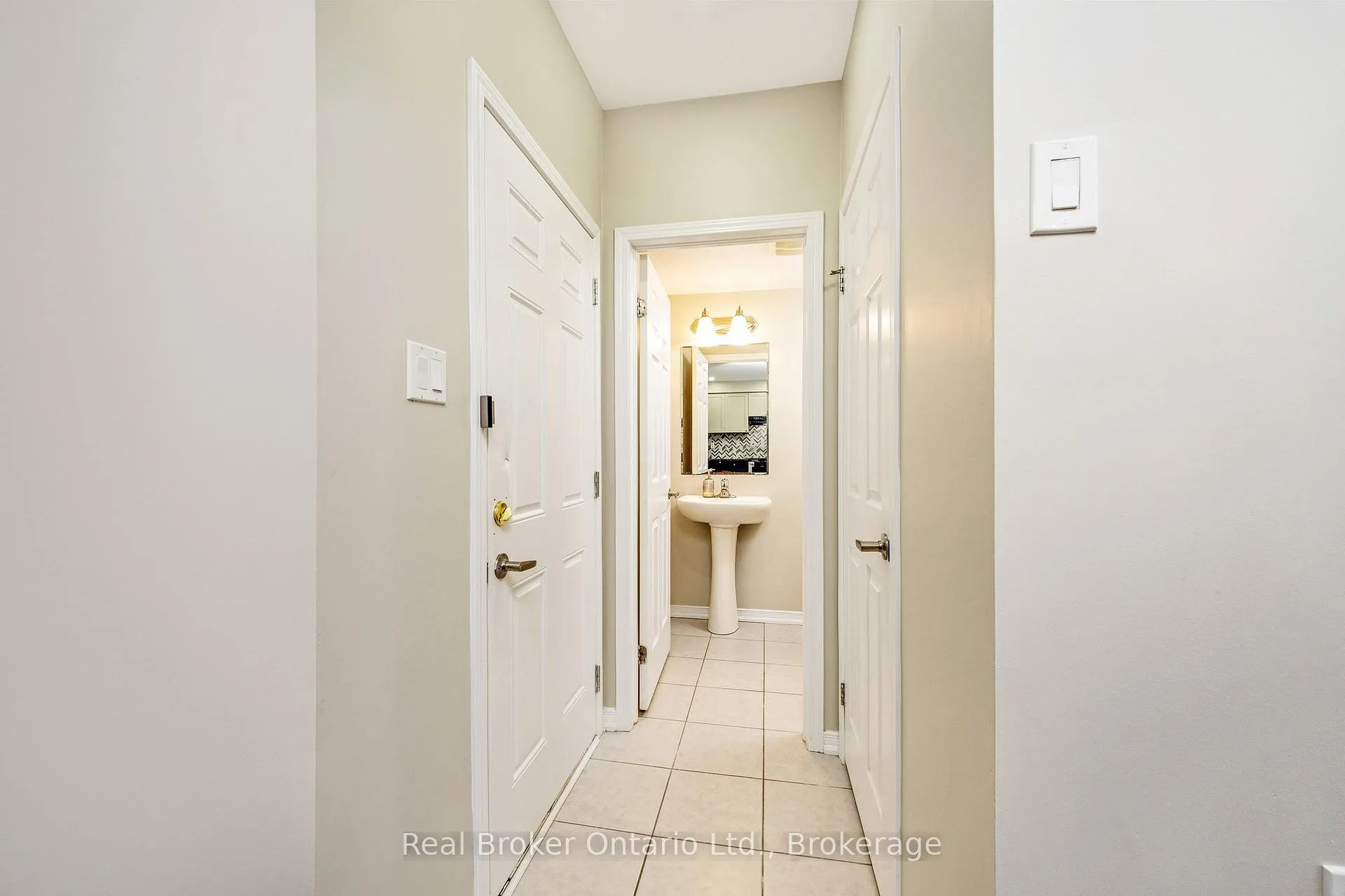 Photo 17 of 241 Pineglen Crescent, Kitchener — HOMEH