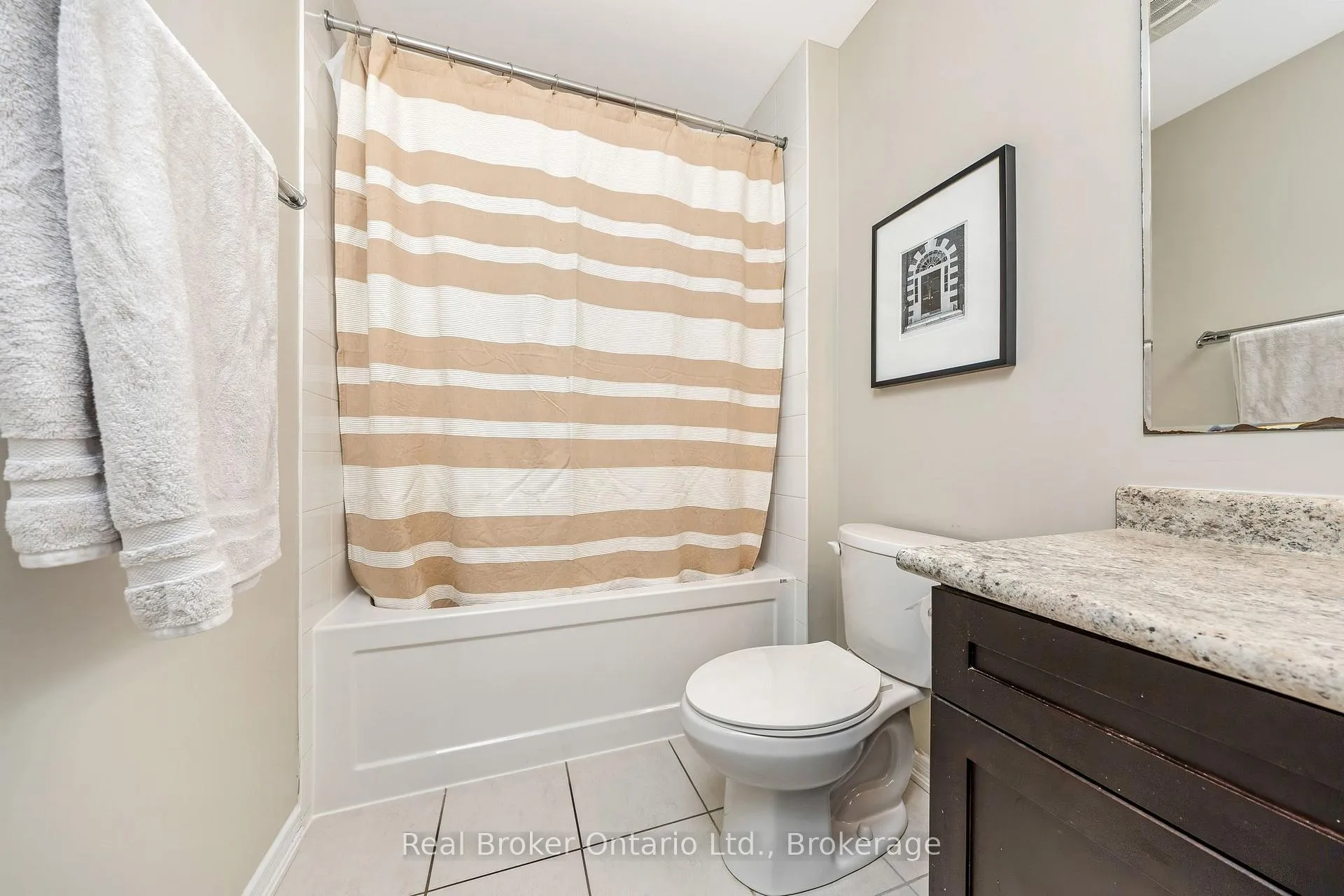Photo 26 of 241 Pineglen Crescent, Kitchener — HOMEH