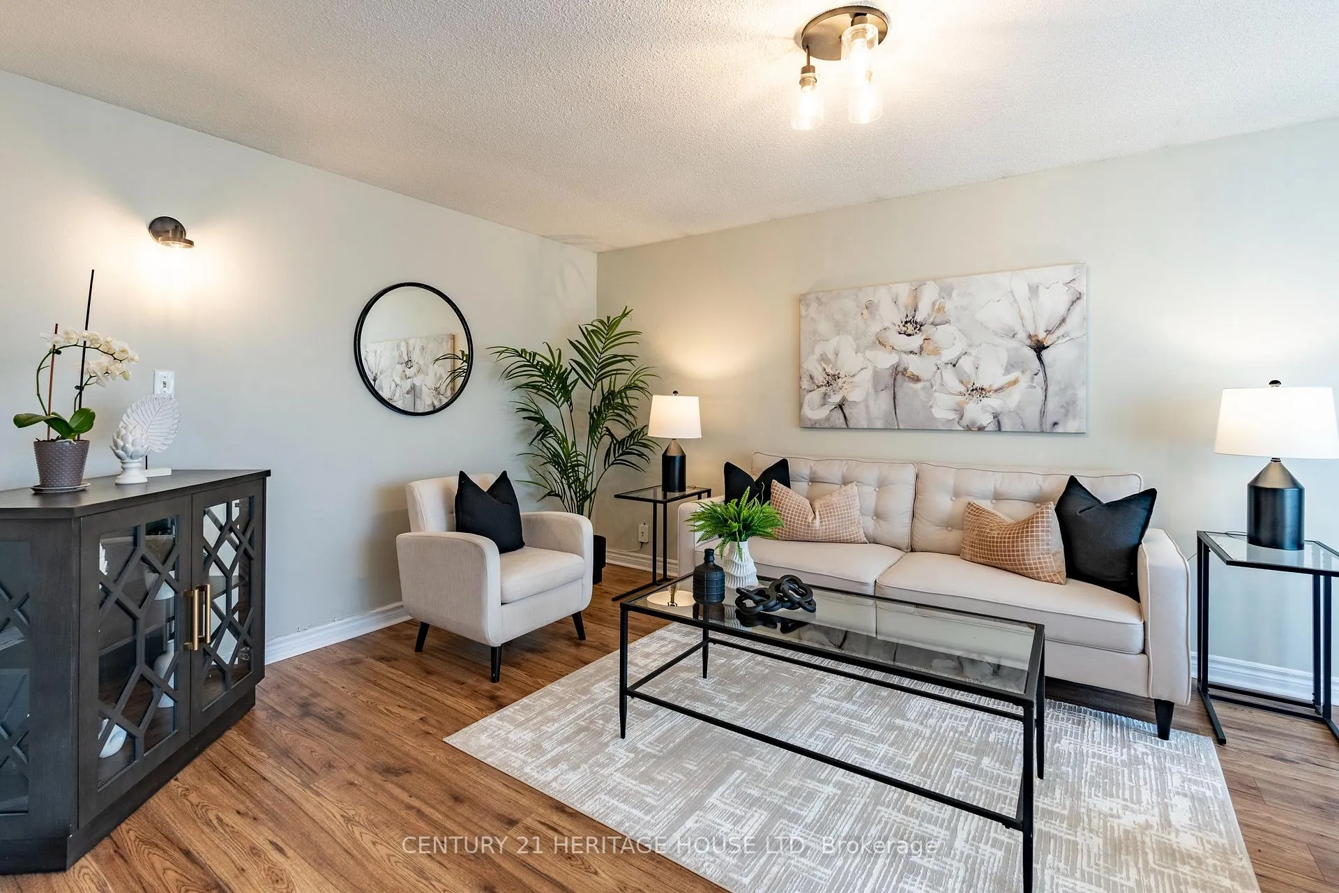 Photo 2 of 106 Hickory Heights Crescent, Kitchener — HOMEH