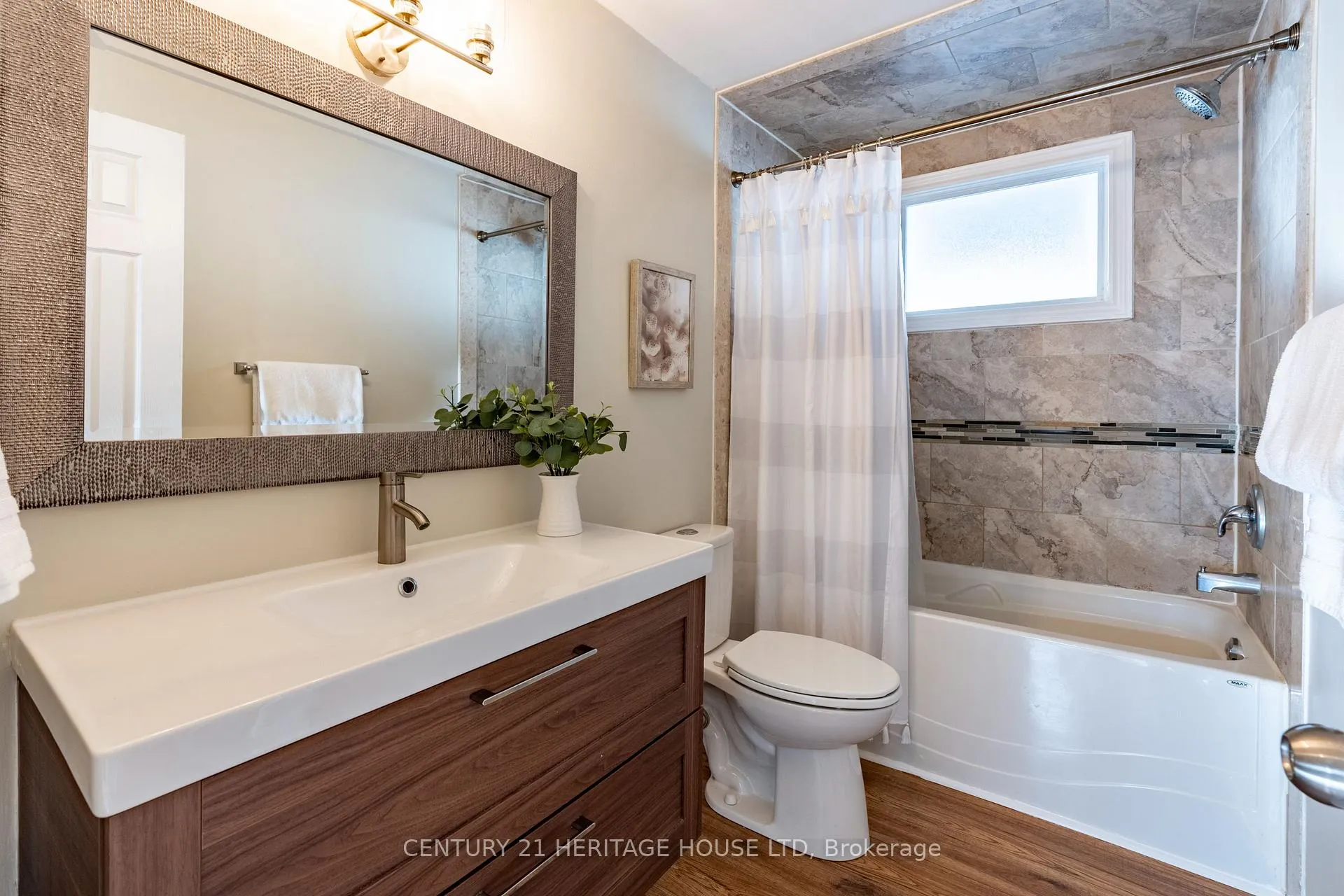 Photo 15 of 106 Hickory Heights Crescent, Kitchener — HOMEH