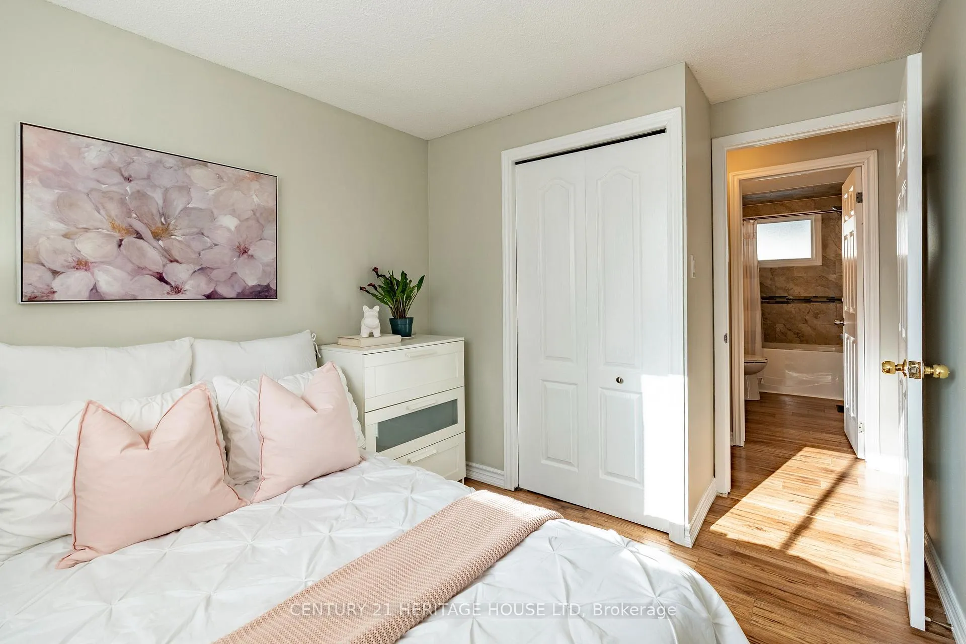 Photo 16 of 106 Hickory Heights Crescent, Kitchener — HOMEH