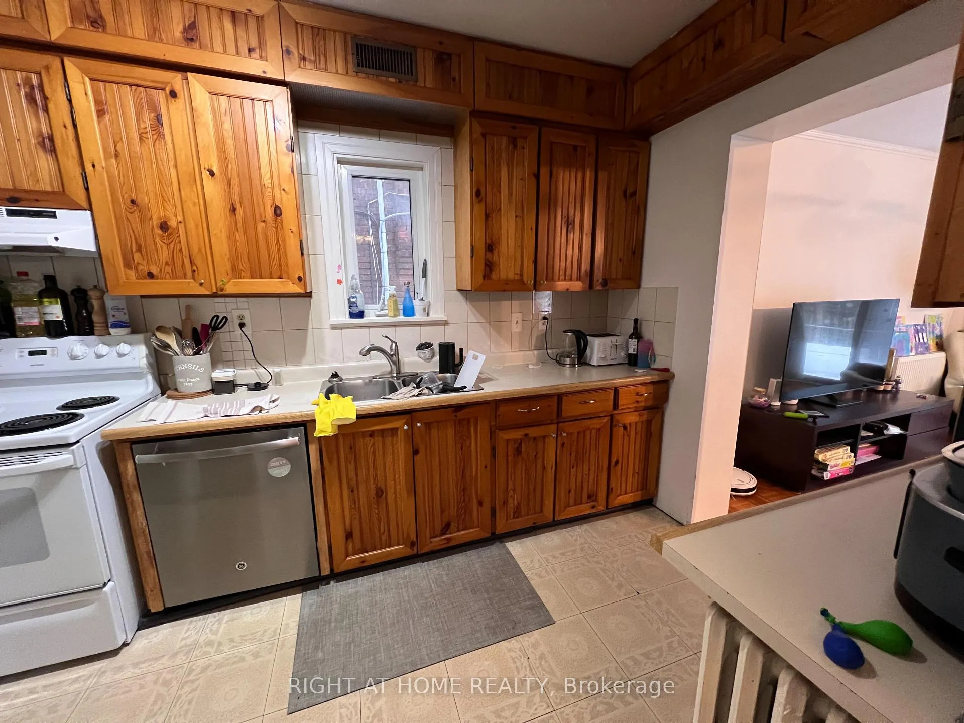 Photo 13 of 129 Colin Avenue, Toronto, Yonge-Eglinton — HOMEH
