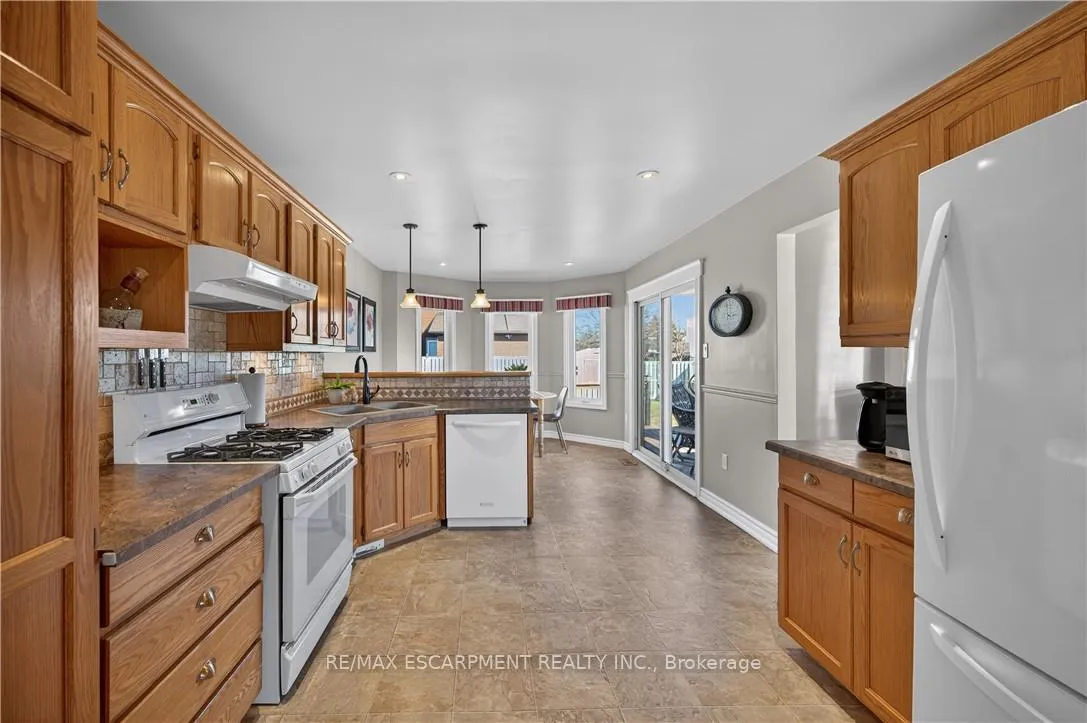 Photo 11 of 35 Highland Boulevard, Haldimand — HOMEH