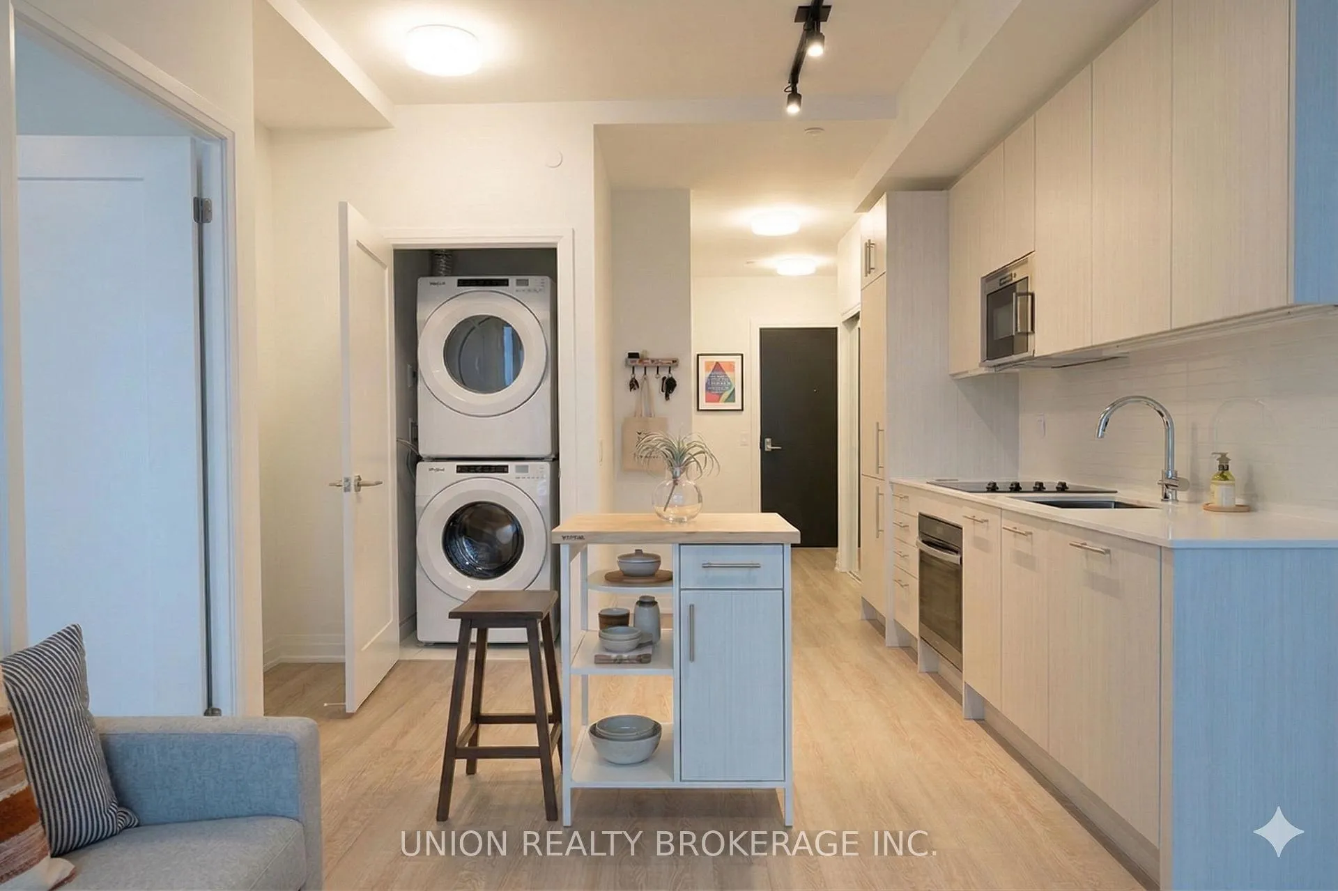 Photo 3 of Unit 902, 286 Main Street, Toronto, East End-Danforth — HOMEH