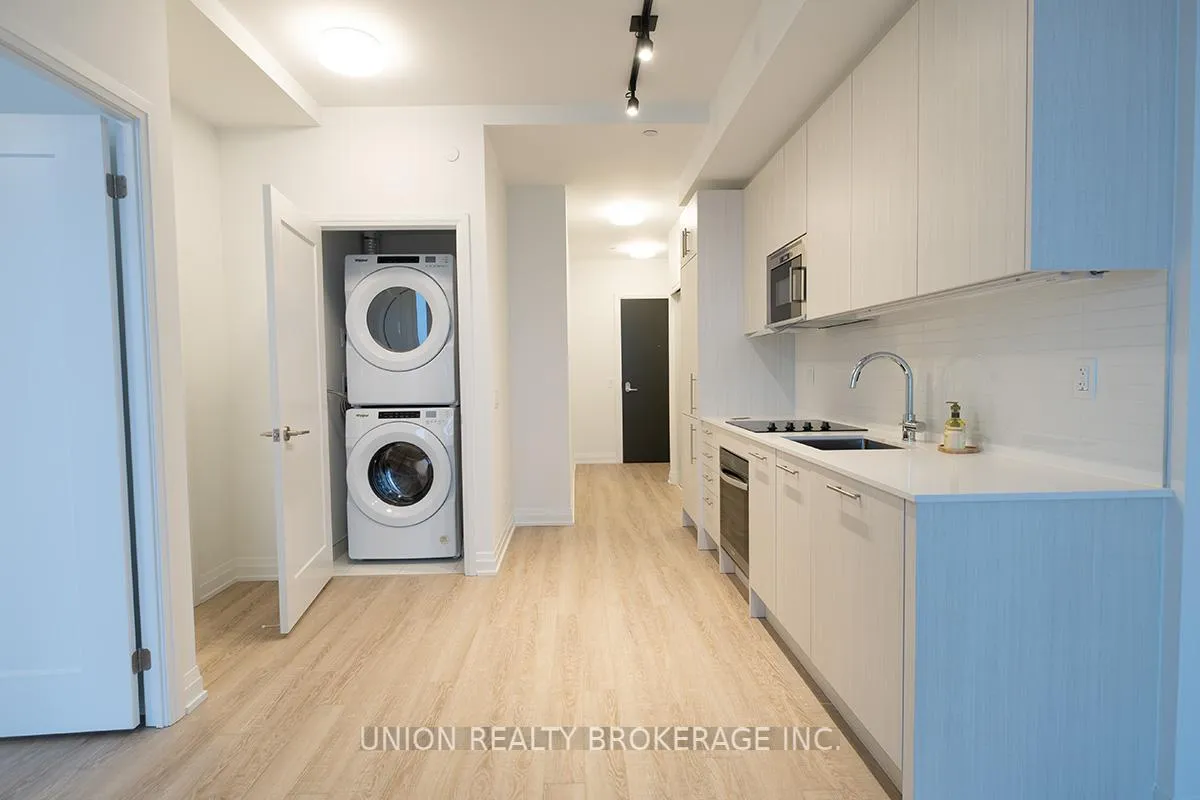 Photo 4 of Unit 902, 286 Main Street, Toronto, East End-Danforth — HOMEH