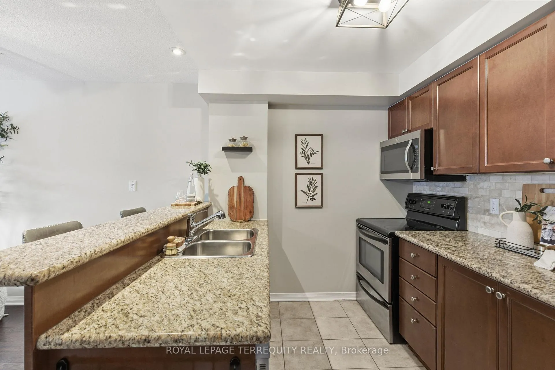 Photo 6 of Unit 305, 55 Shipway Avenue, Clarington, Newcastle — HOMEH