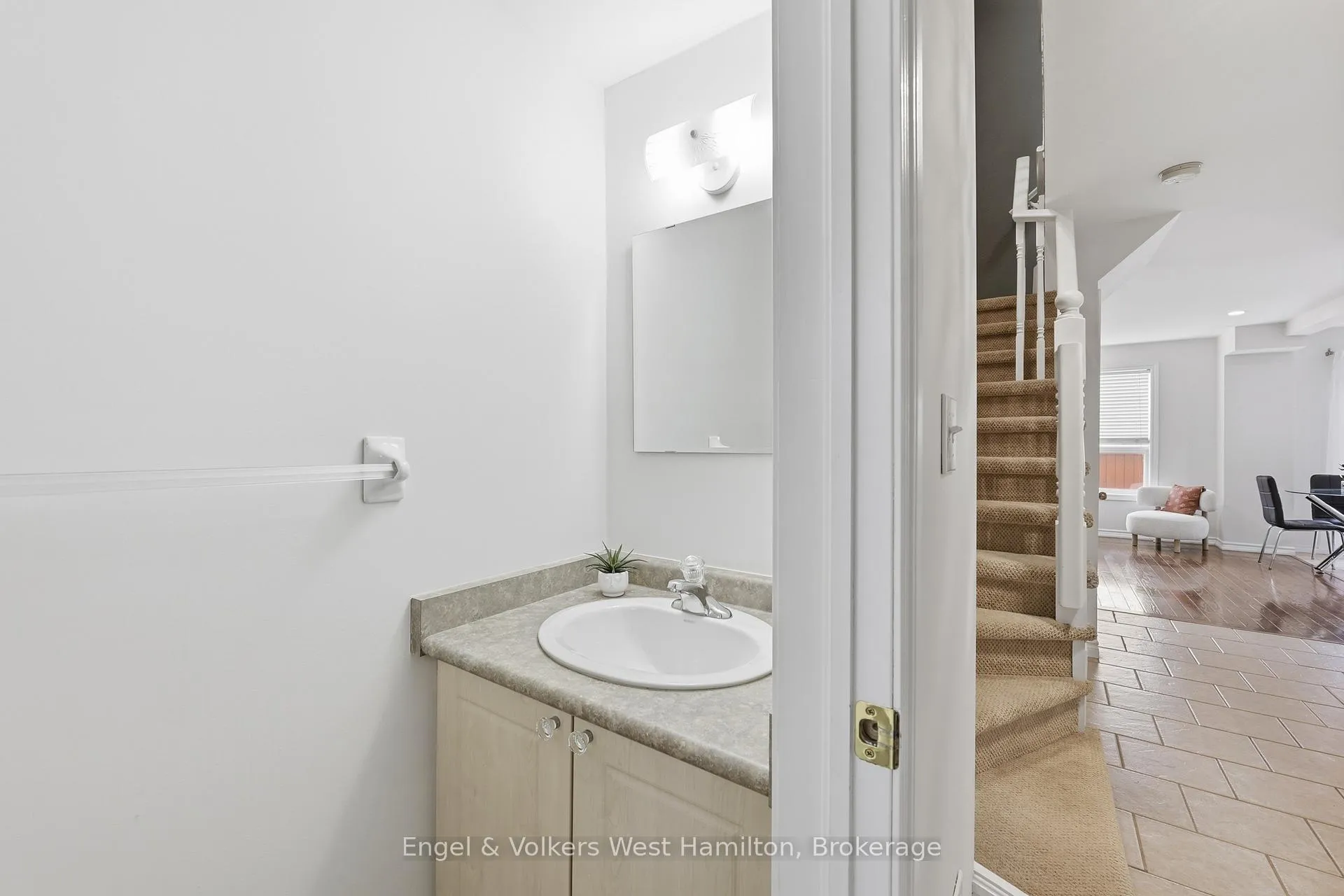 Photo 6 of Unit 41, 39 Pinewoods Drive, Hamilton, Stoney Creek Mountain — HOMEH
