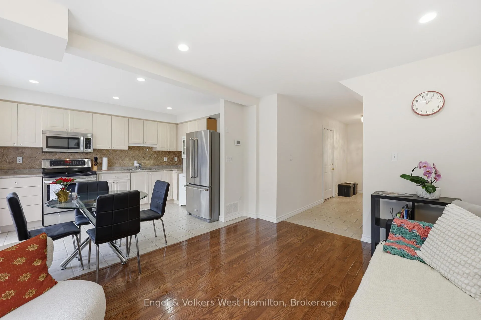 Photo 8 of Unit 41, 39 Pinewoods Drive, Hamilton, Stoney Creek Mountain — HOMEH
