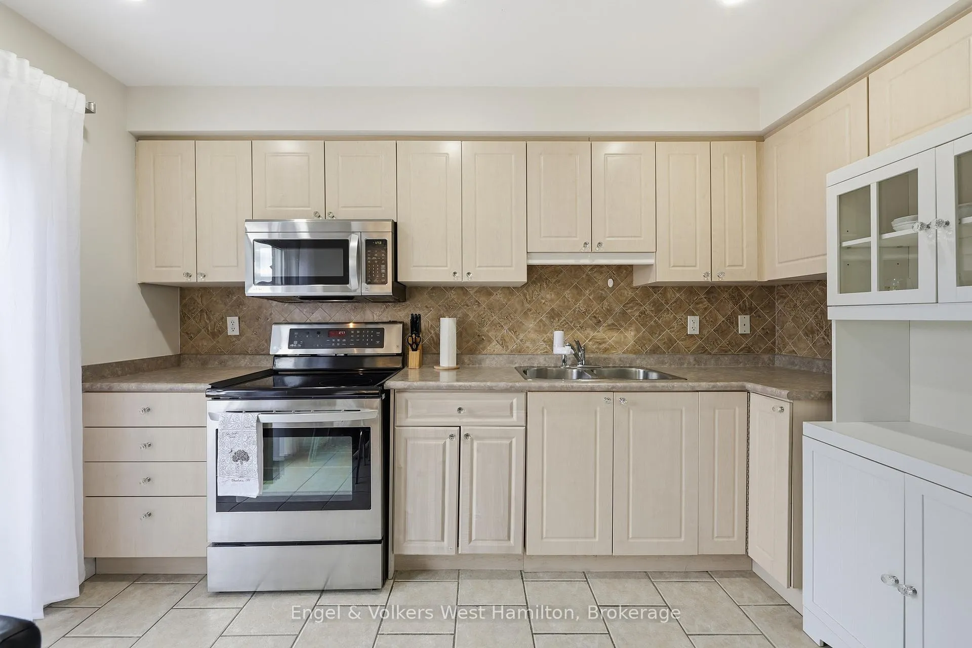 Photo 10 of Unit 41, 39 Pinewoods Drive, Hamilton, Stoney Creek Mountain — HOMEH
